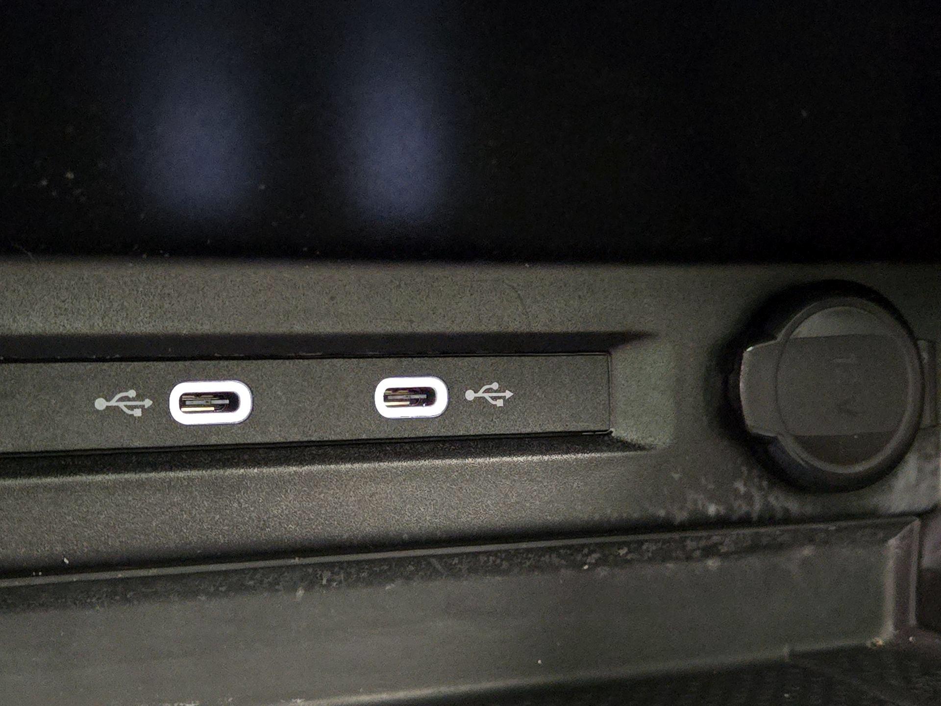 Thumbnail: 2023 Volkswagen Tiguan - 17