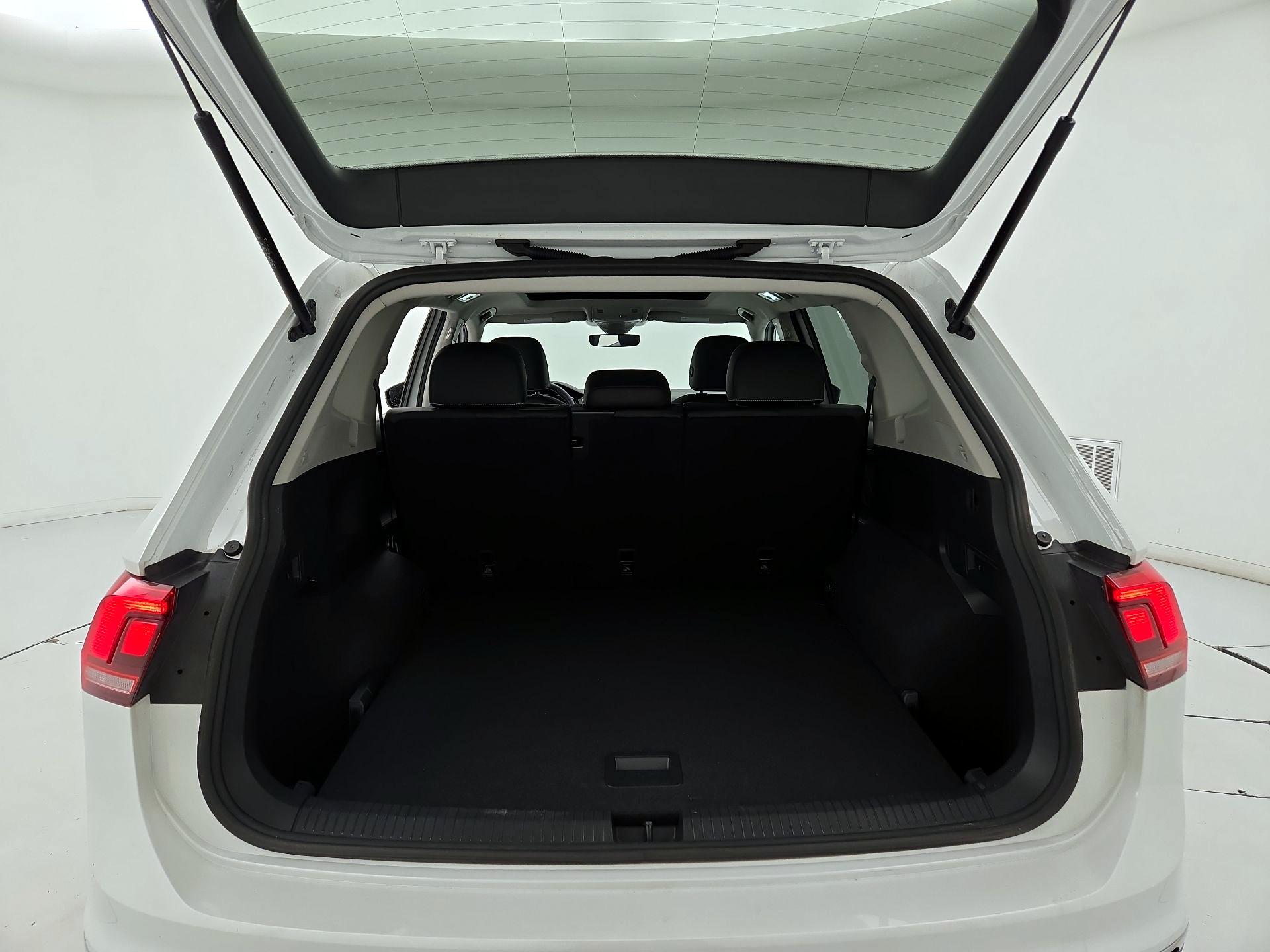 Thumbnail: 2023 Volkswagen Tiguan - 20