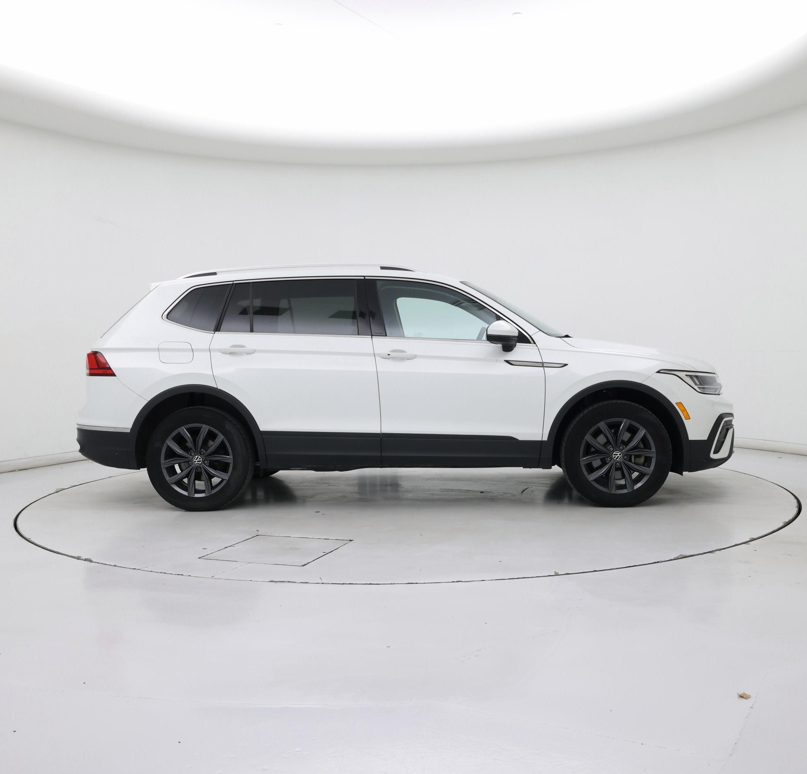 Thumbnail: 2023 Volkswagen Tiguan - 7