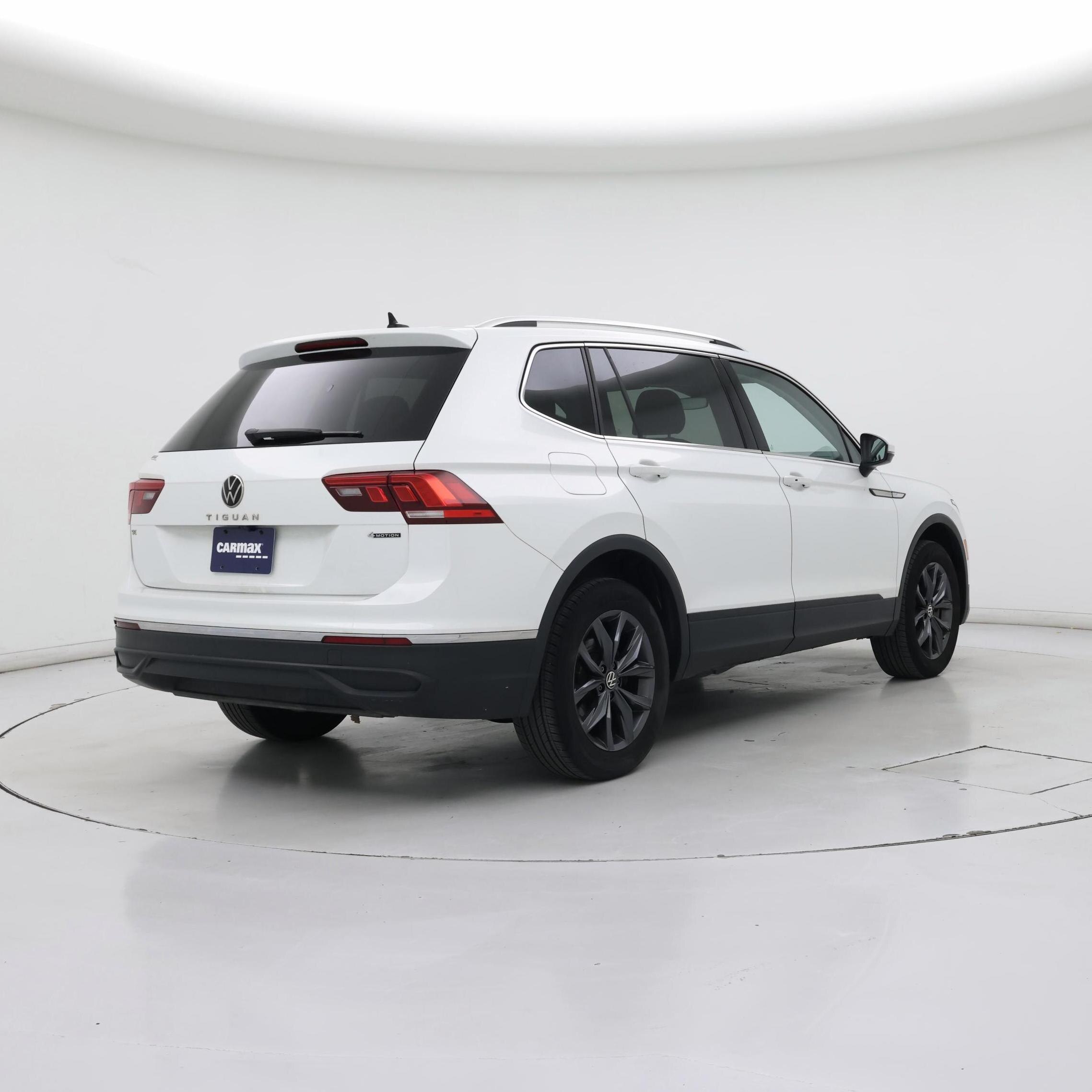 Thumbnail: 2023 Volkswagen Tiguan - 8