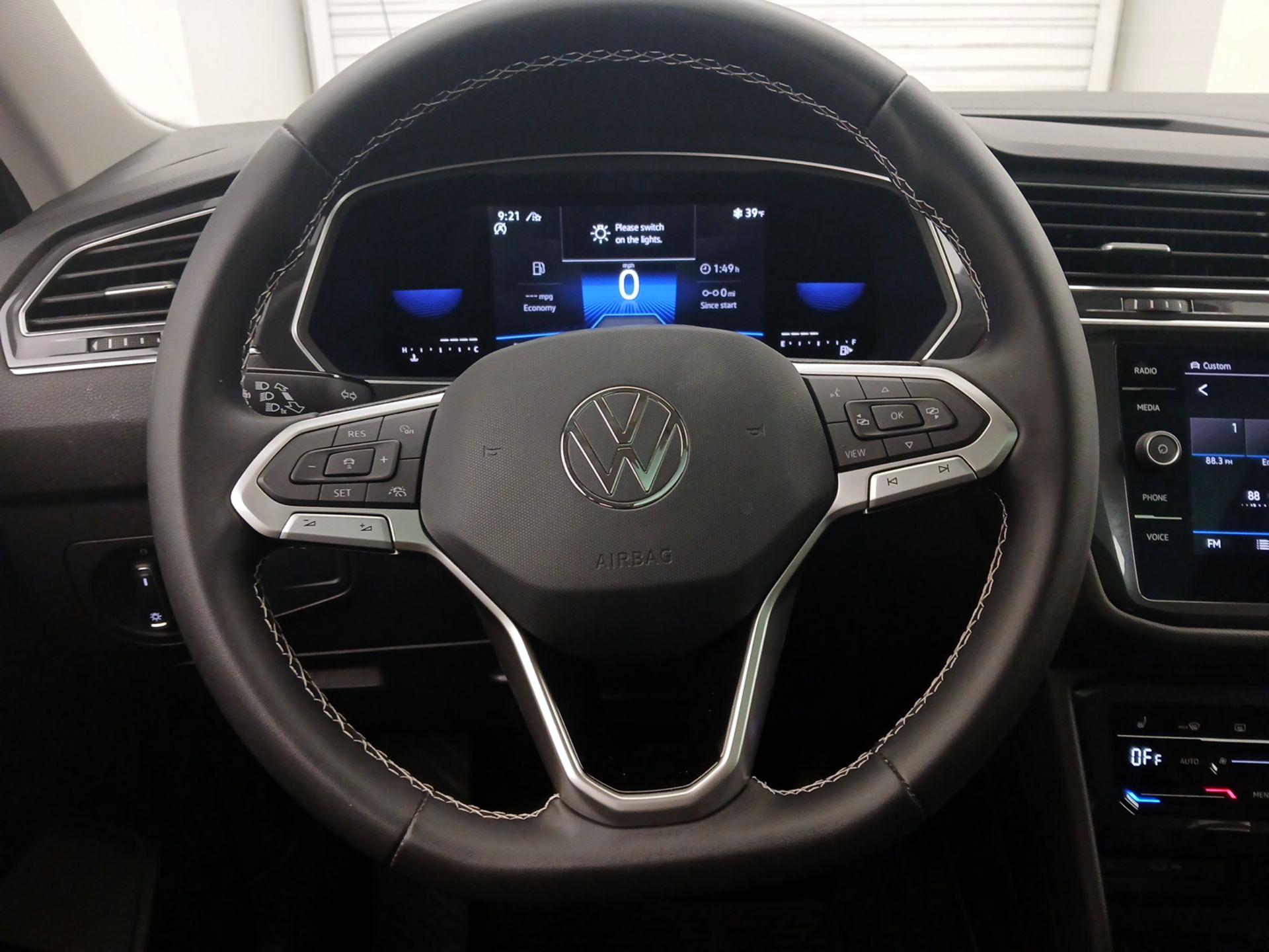 Thumbnail: 2022 Volkswagen Tiguan - 10