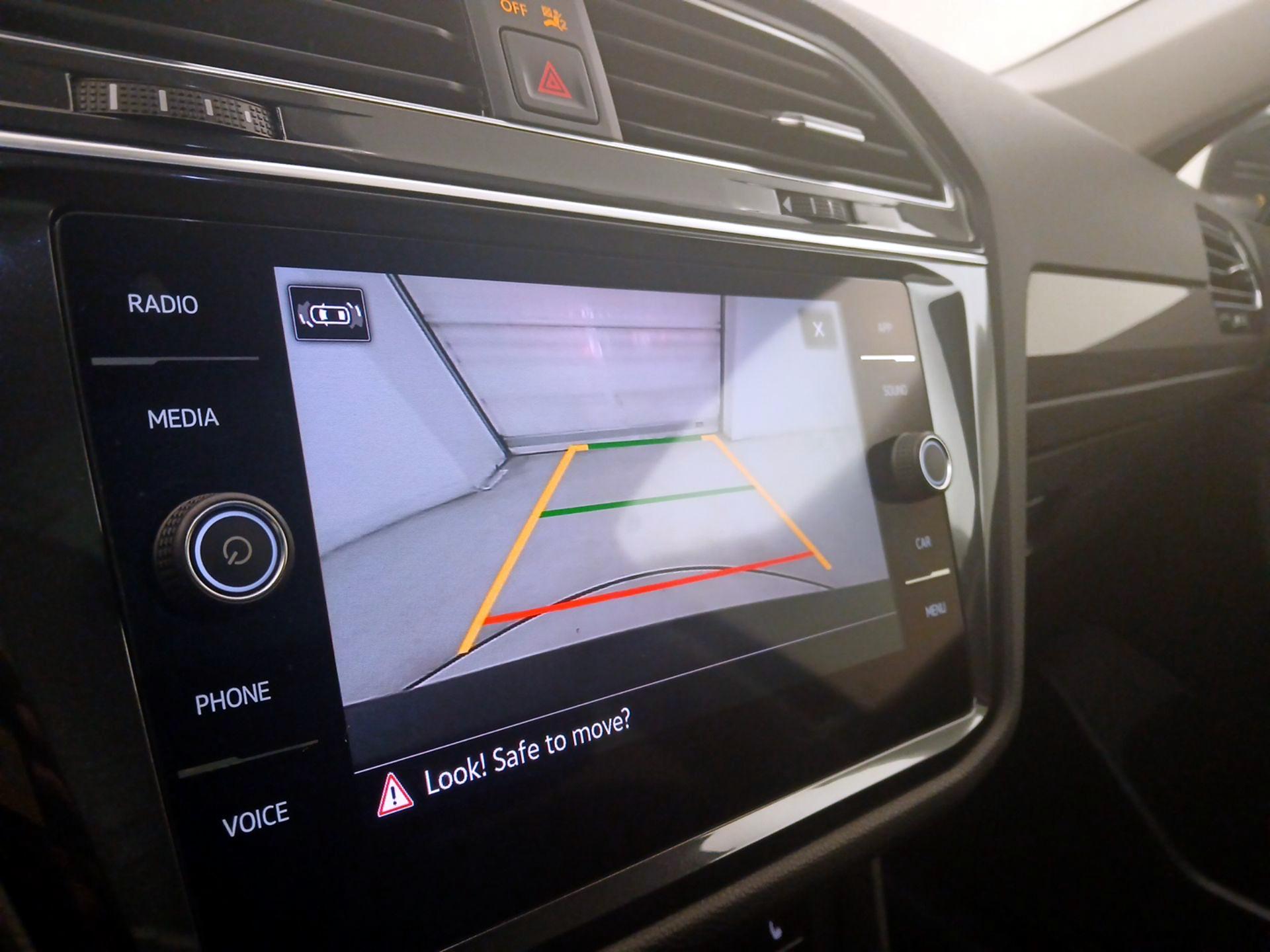 Thumbnail: 2022 Volkswagen Tiguan - 14