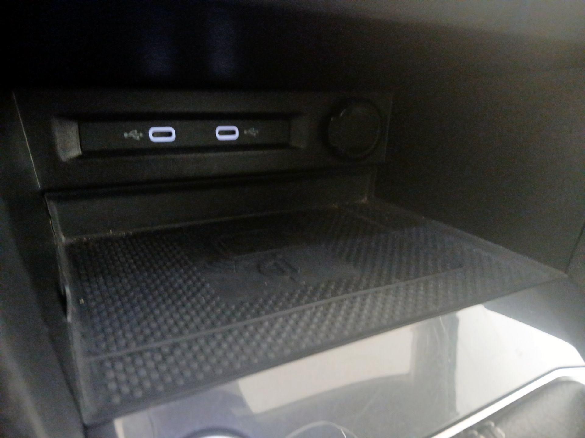 Thumbnail: 2022 Volkswagen Tiguan - 18