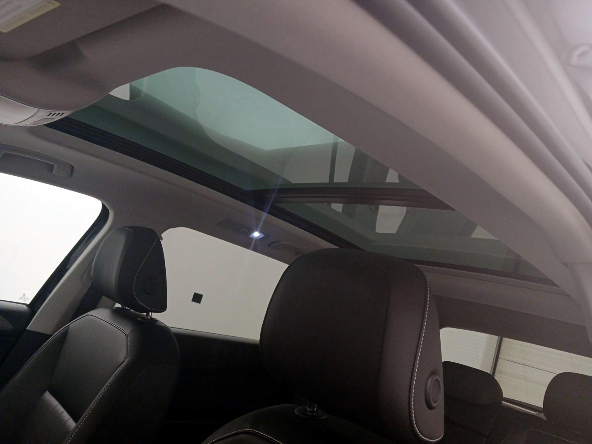 Thumbnail: 2022 Volkswagen Tiguan - 19