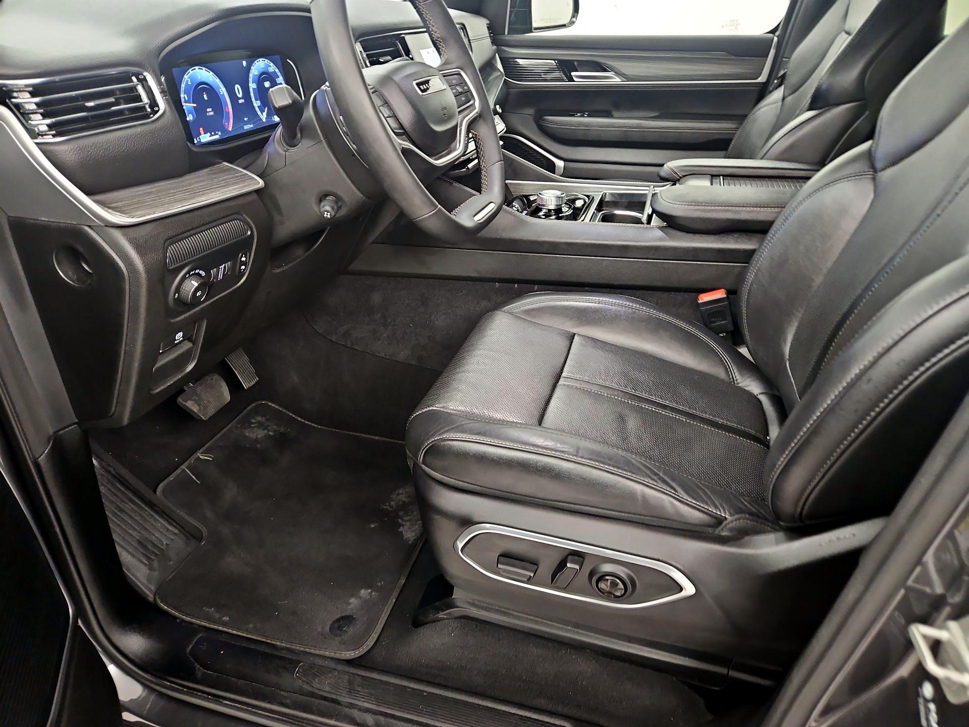 Thumbnail: 2024 Jeep Wagoneer - 11