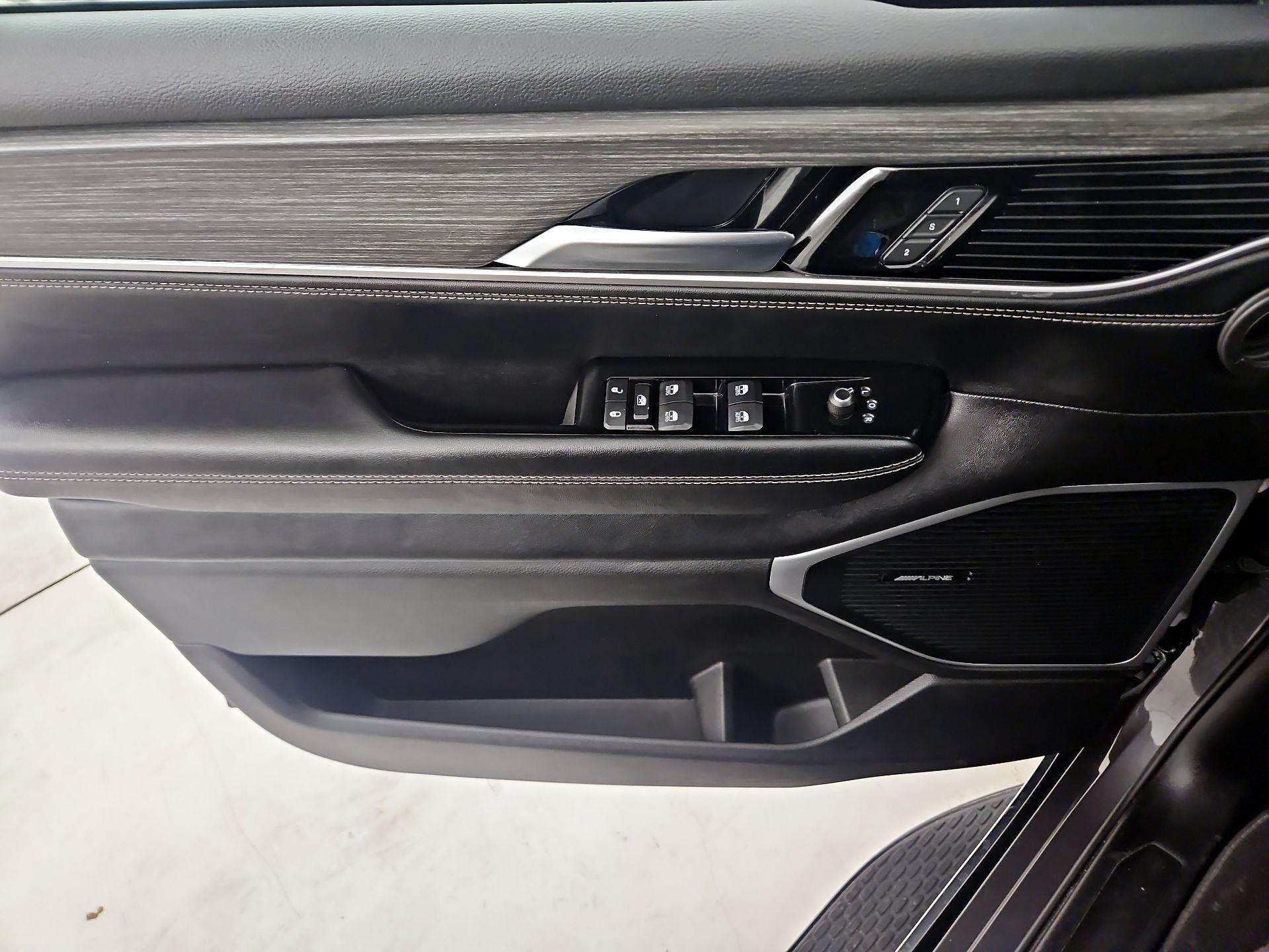 Thumbnail: 2024 Jeep Wagoneer - 12