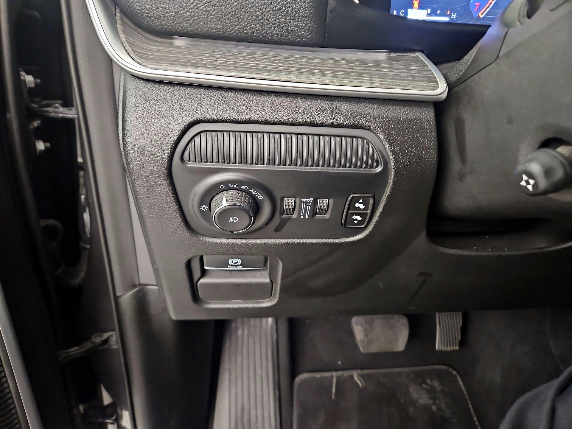 Thumbnail: 2024 Jeep Wagoneer - 13