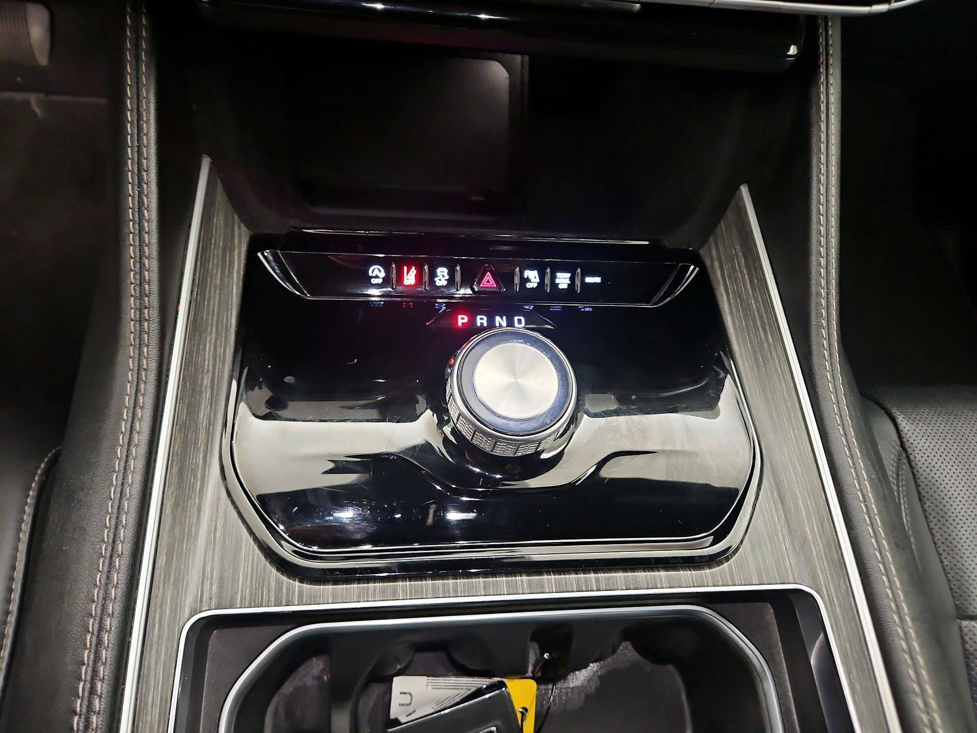 Thumbnail: 2024 Jeep Wagoneer - 18