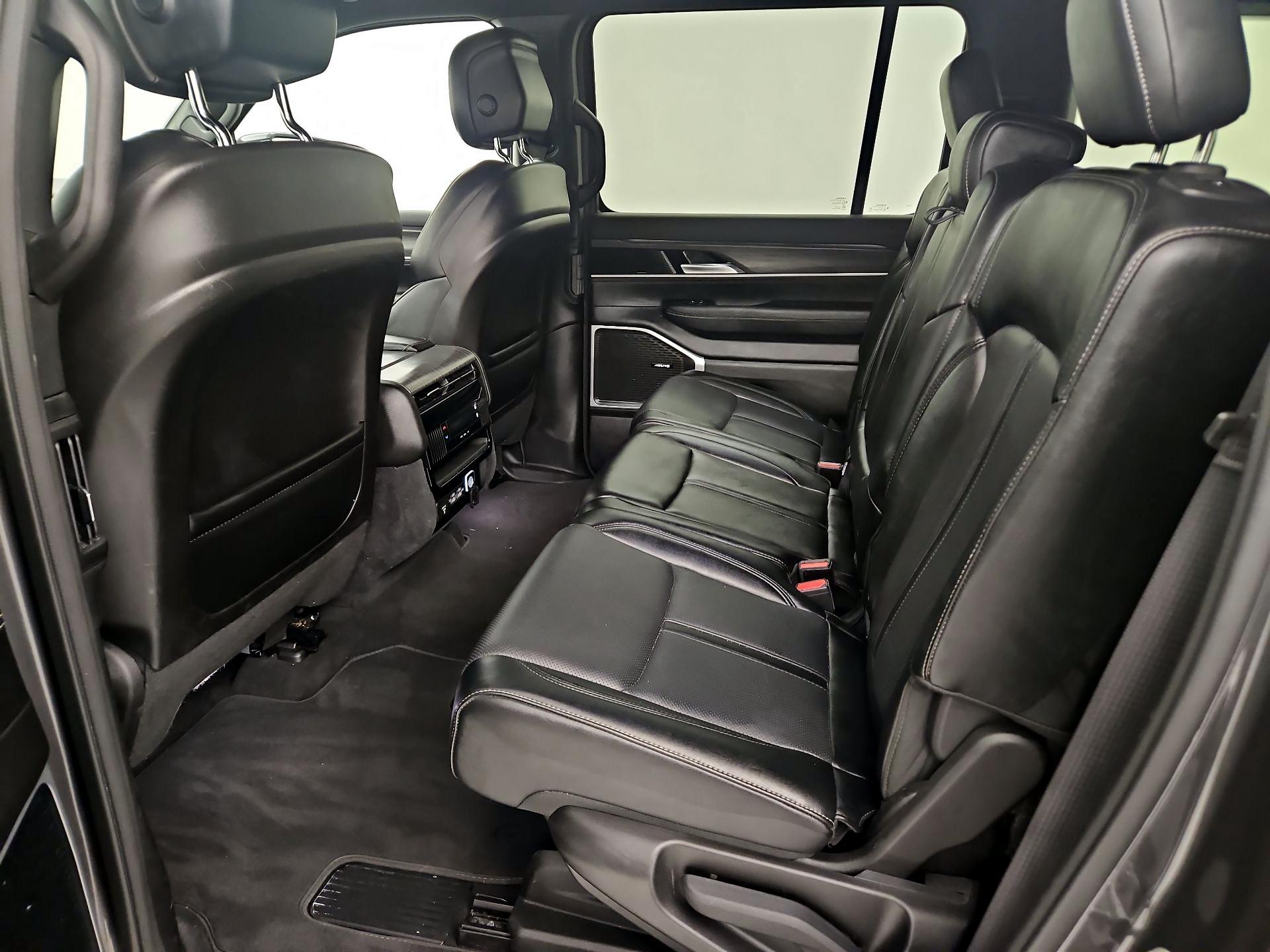 Thumbnail: 2024 Jeep Wagoneer - 20