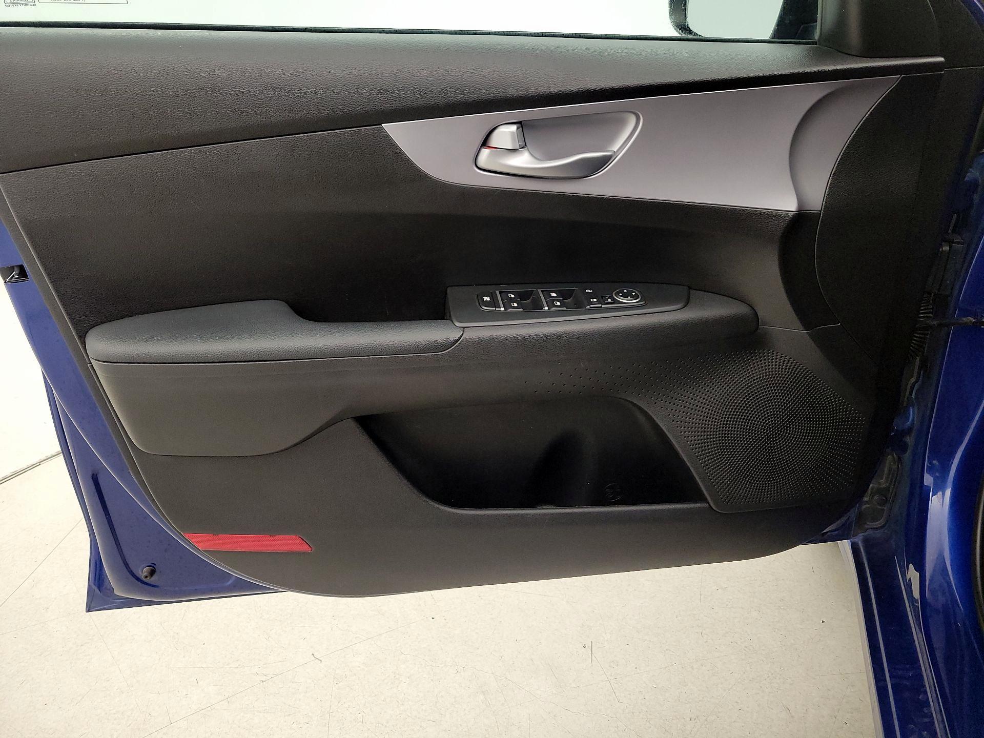 Thumbnail: 2023 Kia Forte - 12