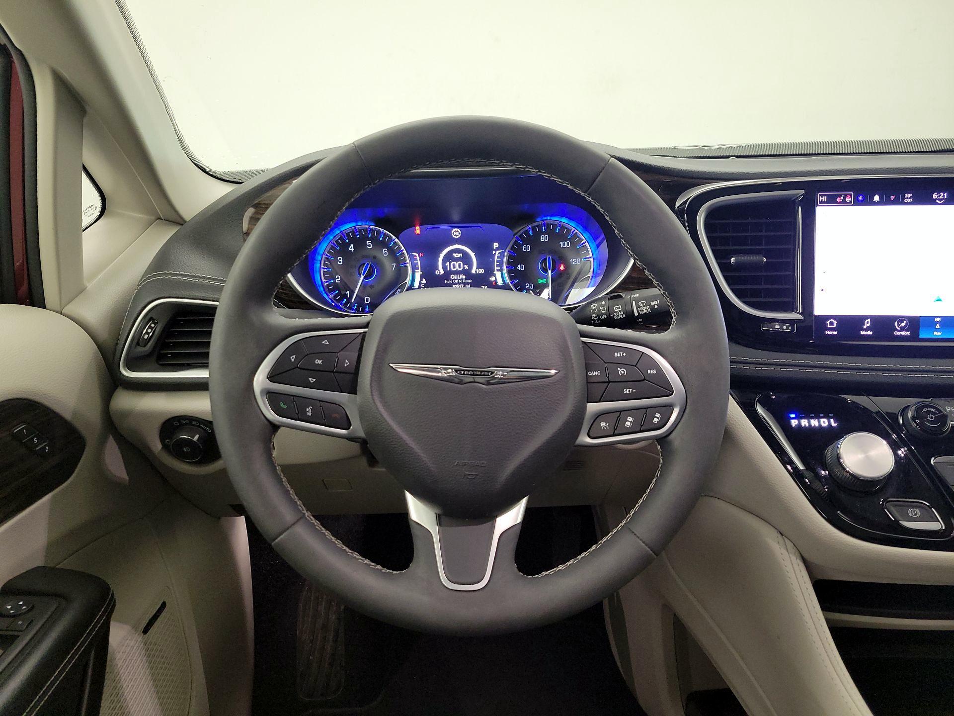 Thumbnail: 2022 Chrysler Pacifica - 10