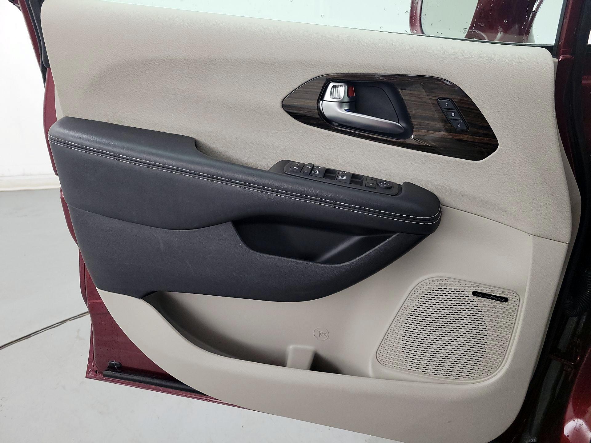 Thumbnail: 2022 Chrysler Pacifica - 12