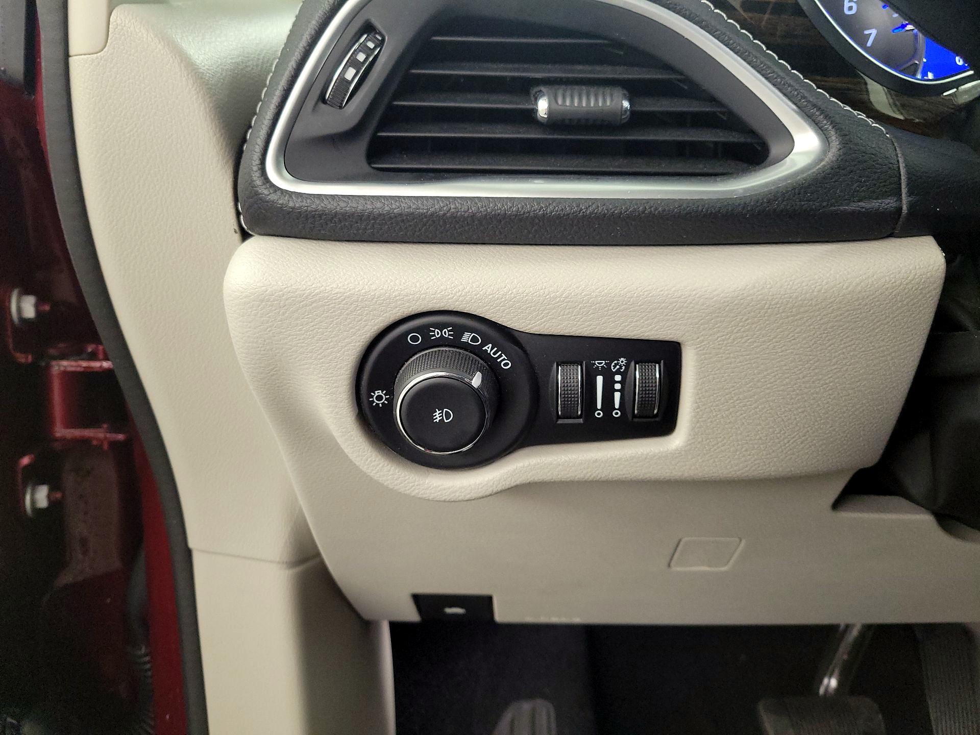 Thumbnail: 2022 Chrysler Pacifica - 13