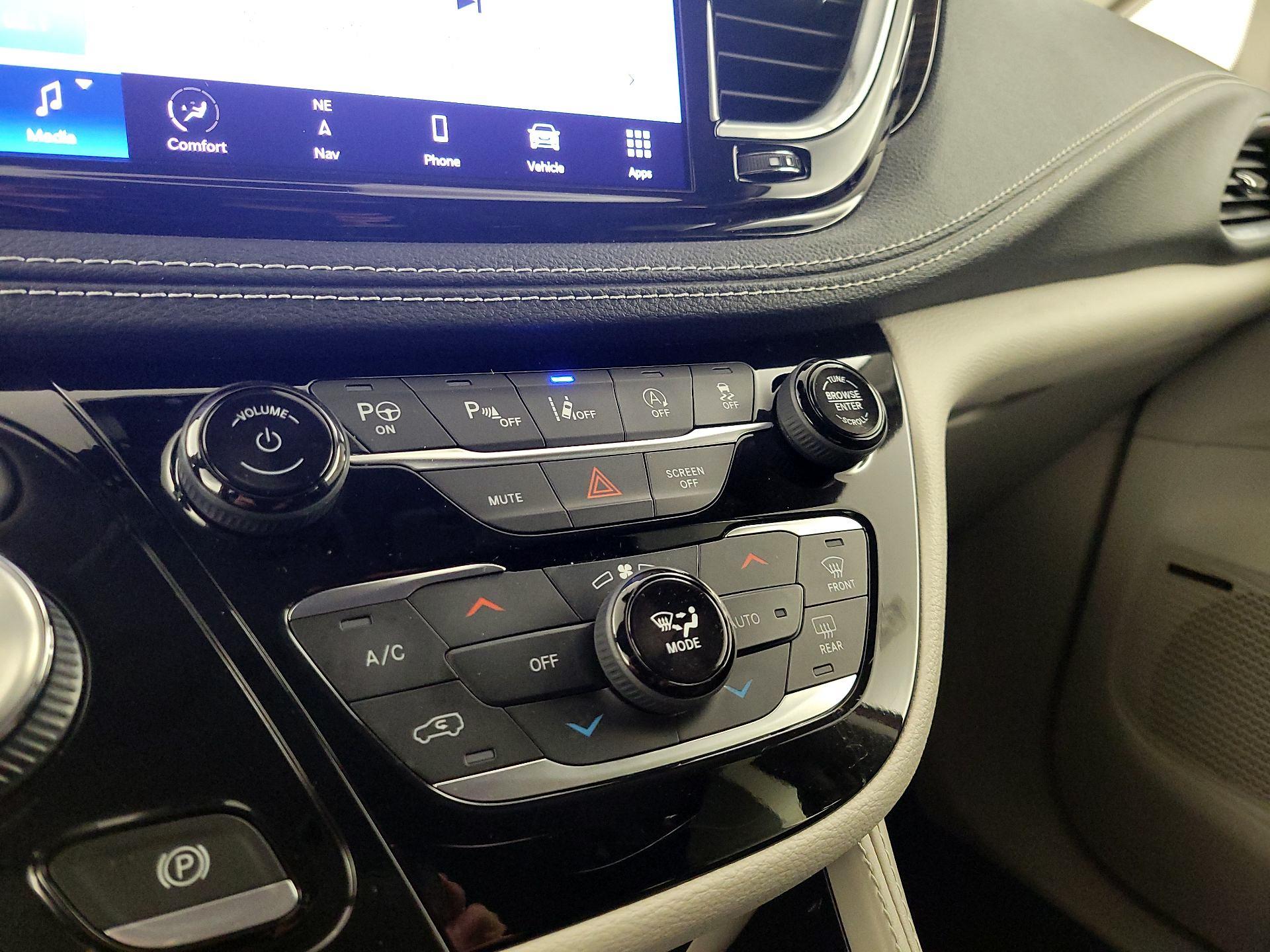 Thumbnail: 2022 Chrysler Pacifica - 17