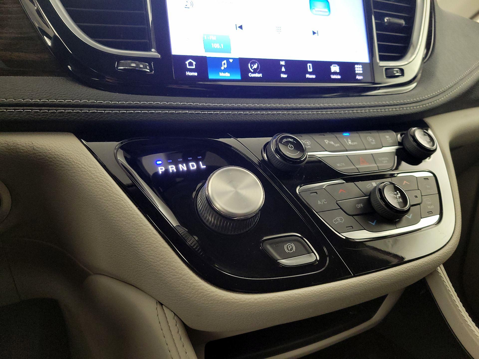 Thumbnail: 2022 Chrysler Pacifica - 18