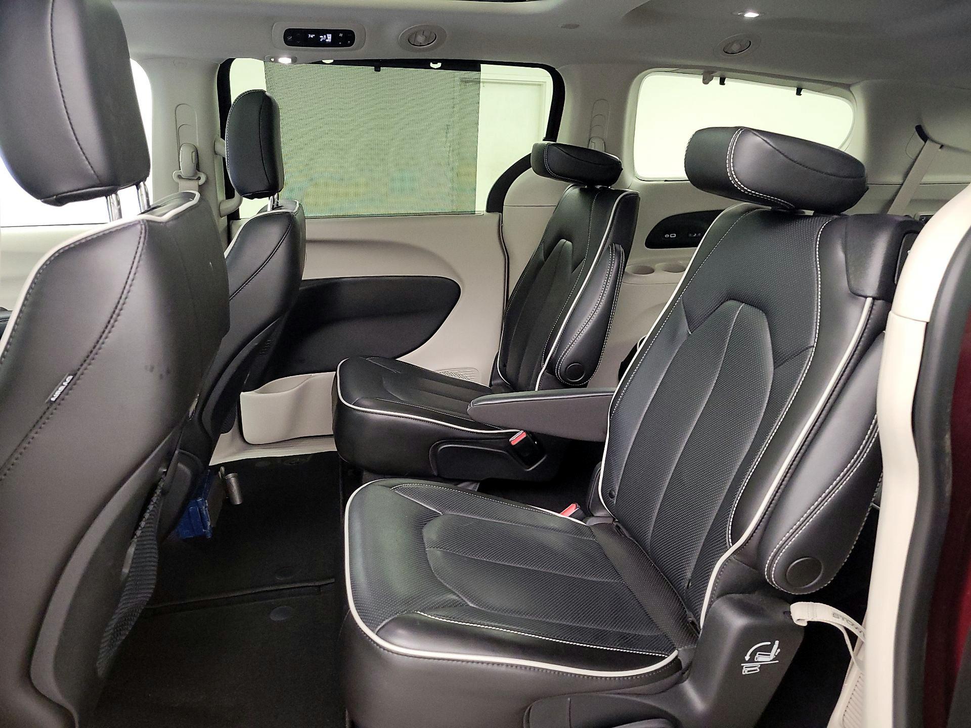 Thumbnail: 2022 Chrysler Pacifica - 20