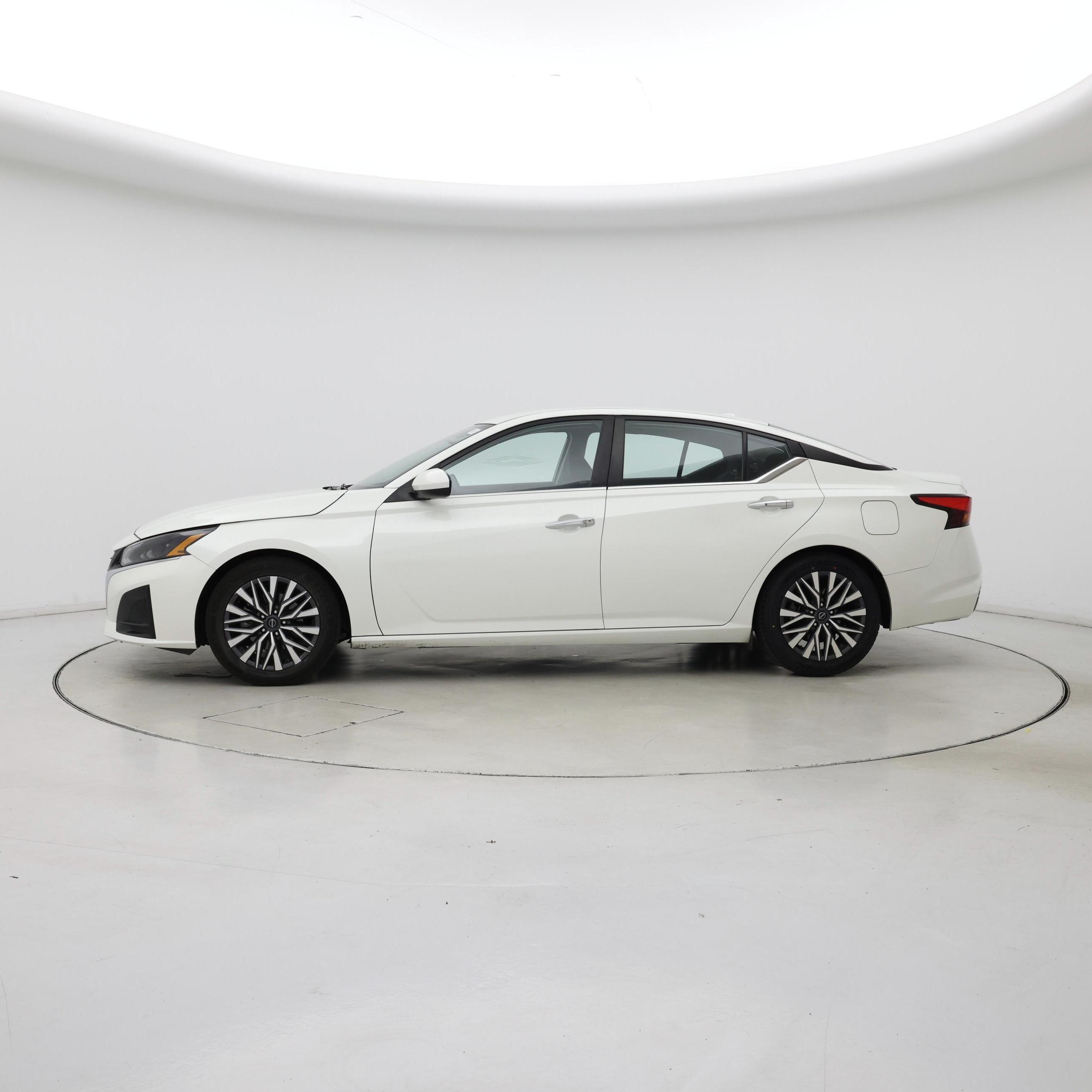 Thumbnail: 2023 Nissan Altima - 3