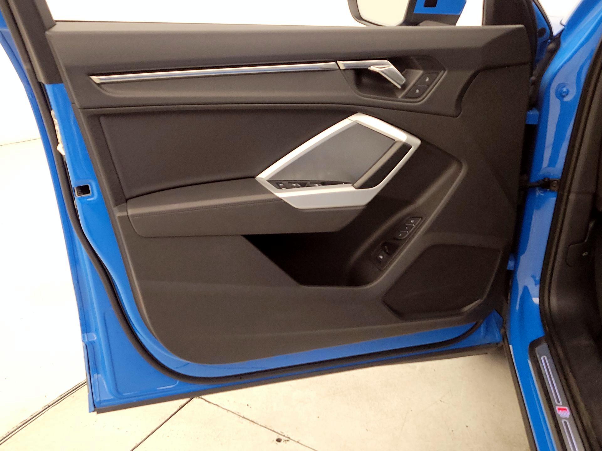 Thumbnail: 2023 Audi Q3 - 12