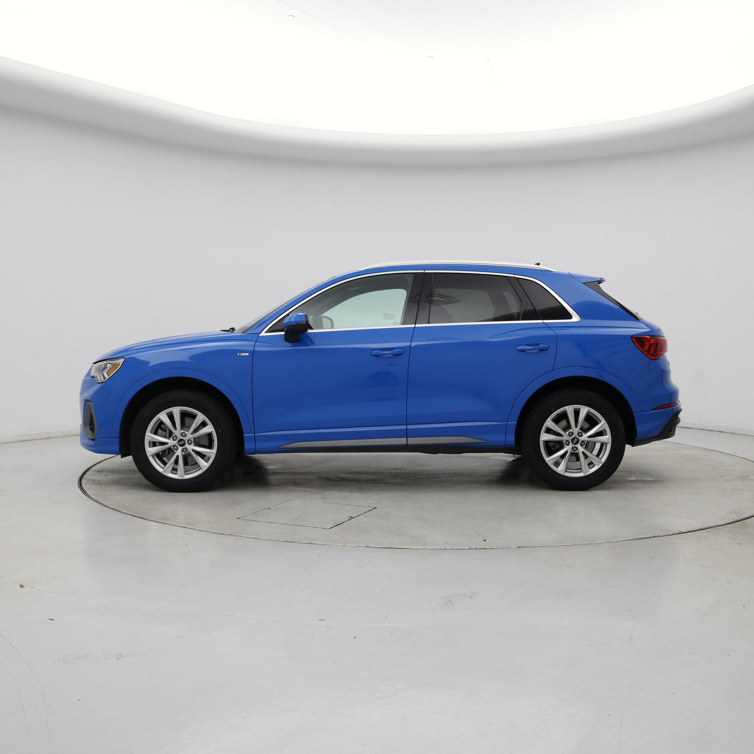 Thumbnail: 2023 Audi Q3 - 3