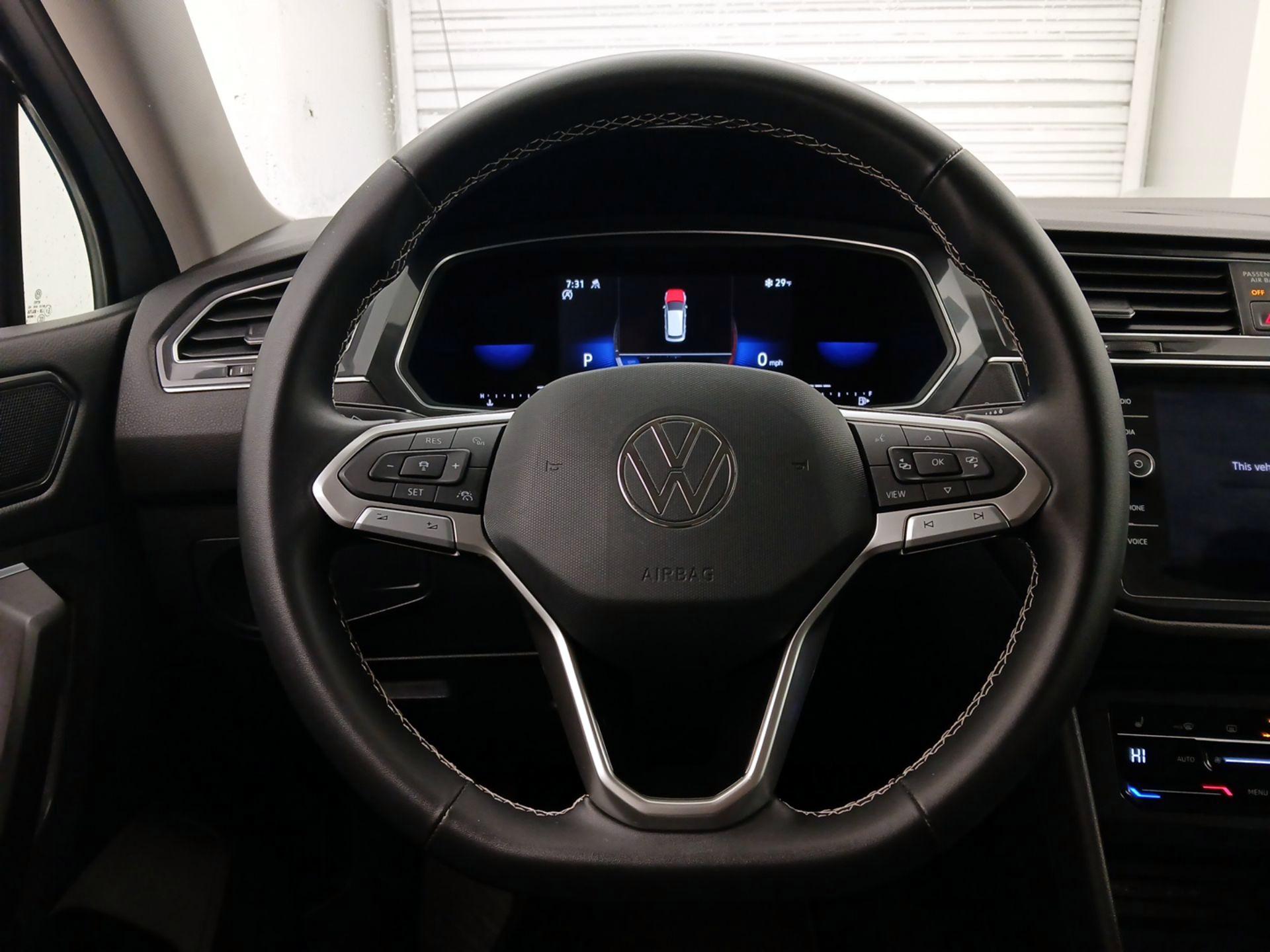 Thumbnail: 2022 Volkswagen Tiguan - 10