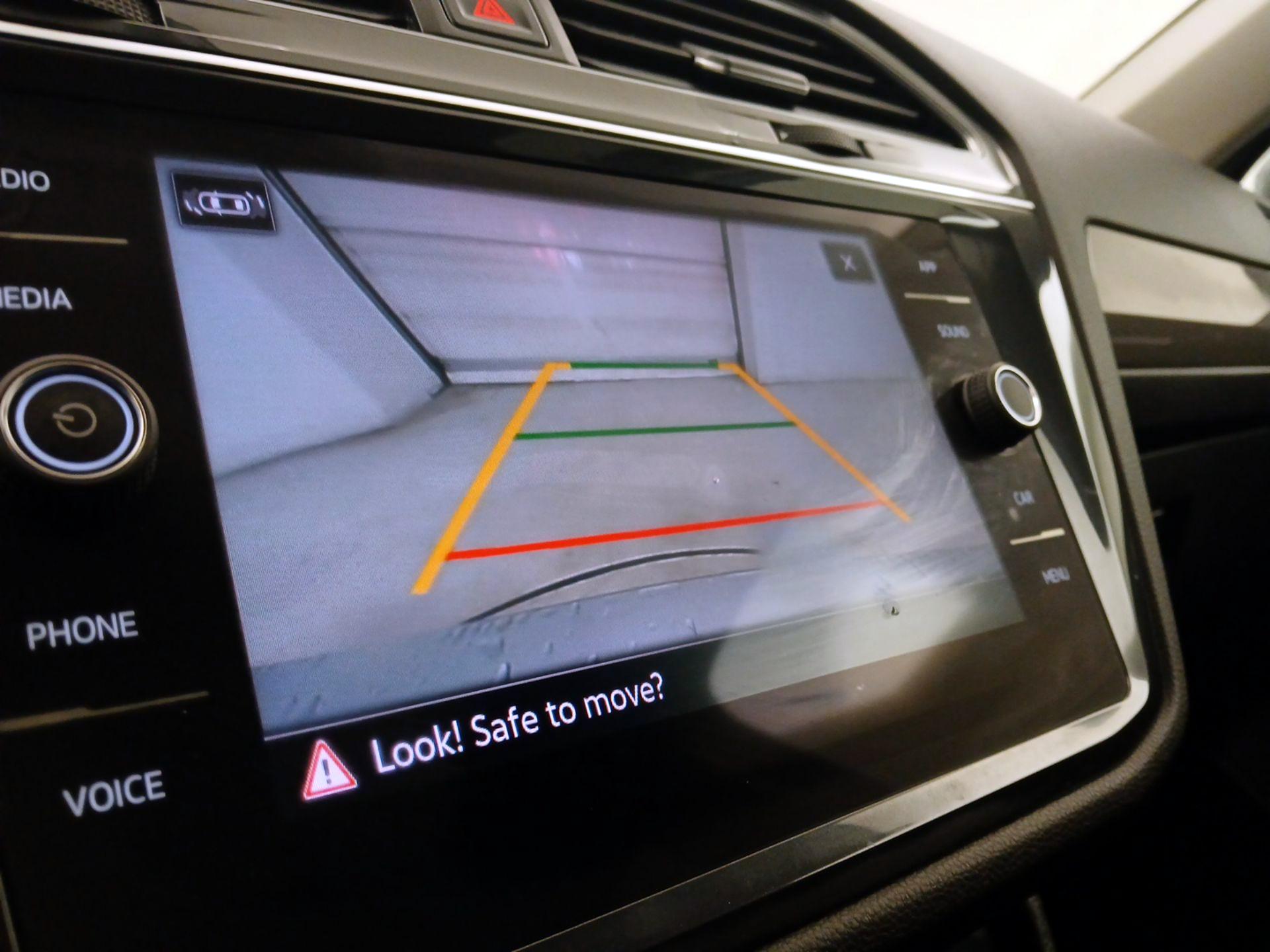 Thumbnail: 2022 Volkswagen Tiguan - 14