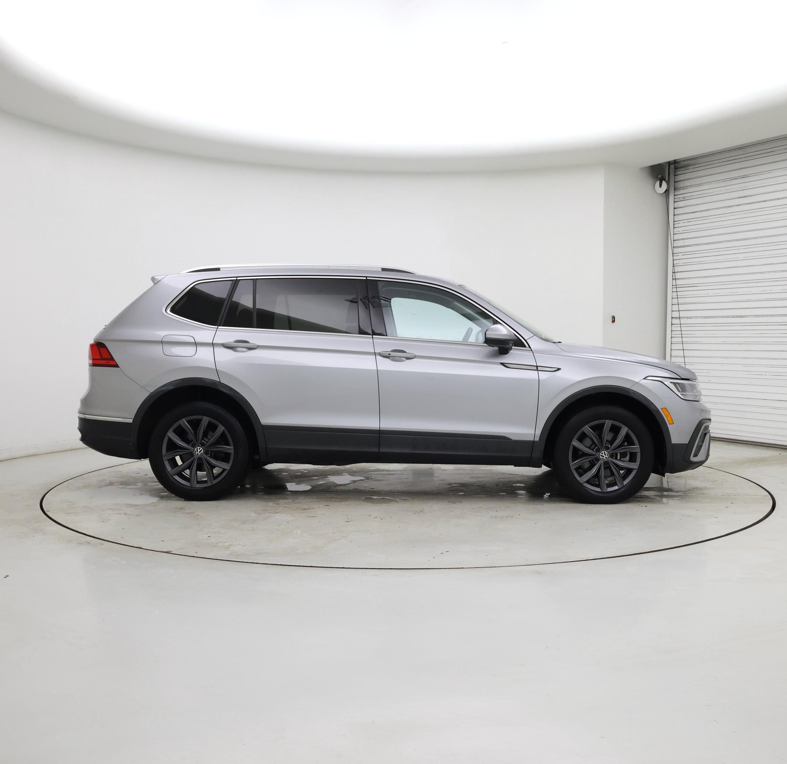 Thumbnail: 2022 Volkswagen Tiguan - 7