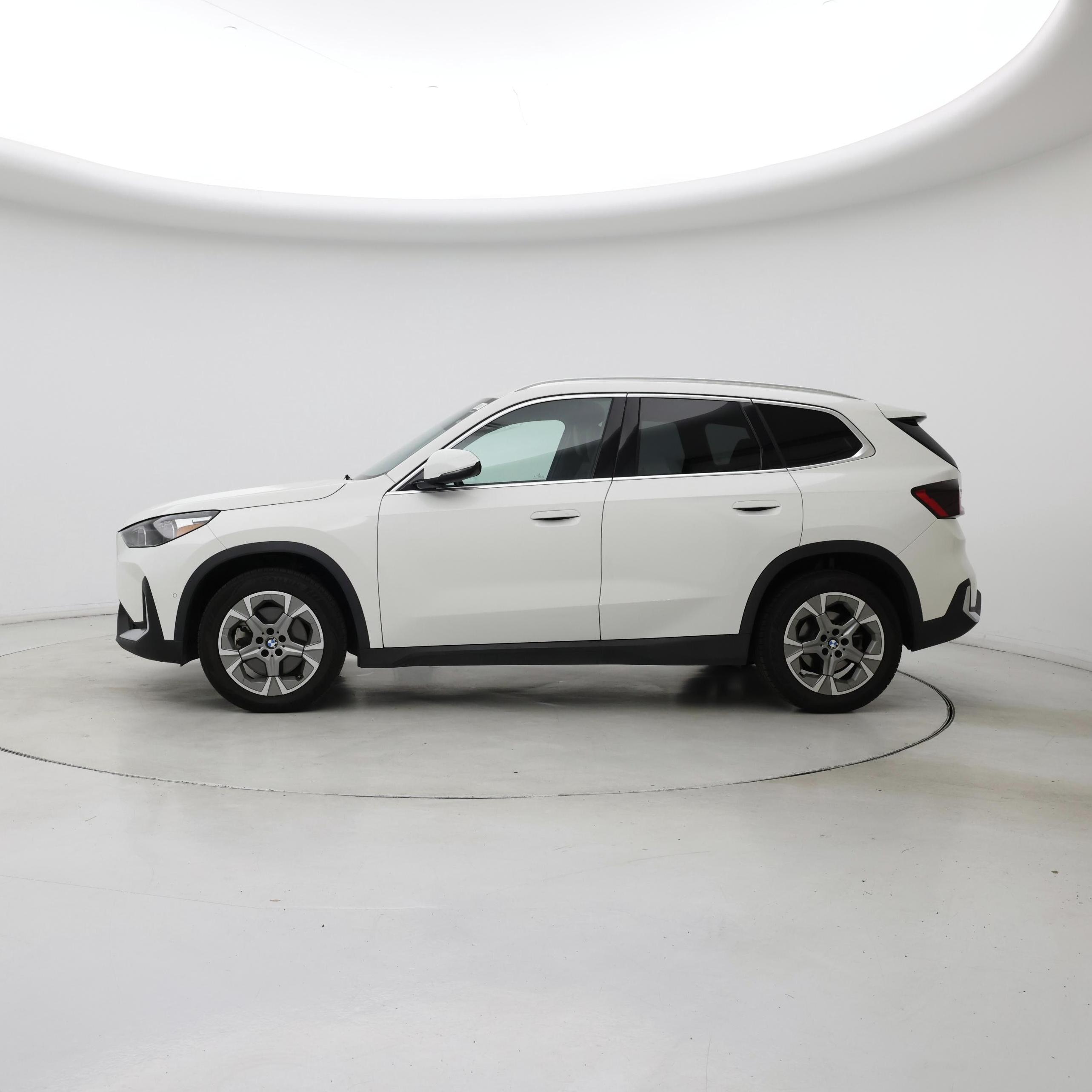 Thumbnail: 2023 BMW X1 - 3