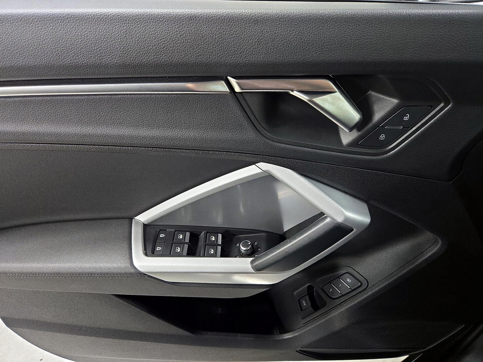 Thumbnail: 2023 Audi Q3 - 12