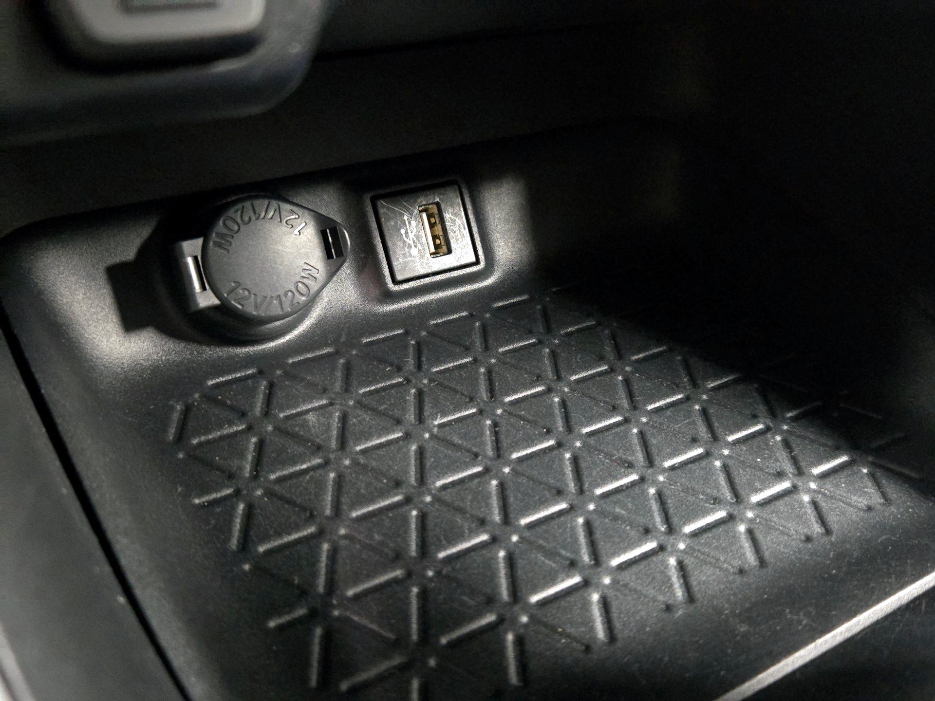 Thumbnail: 2023 Toyota RAV4 - 18