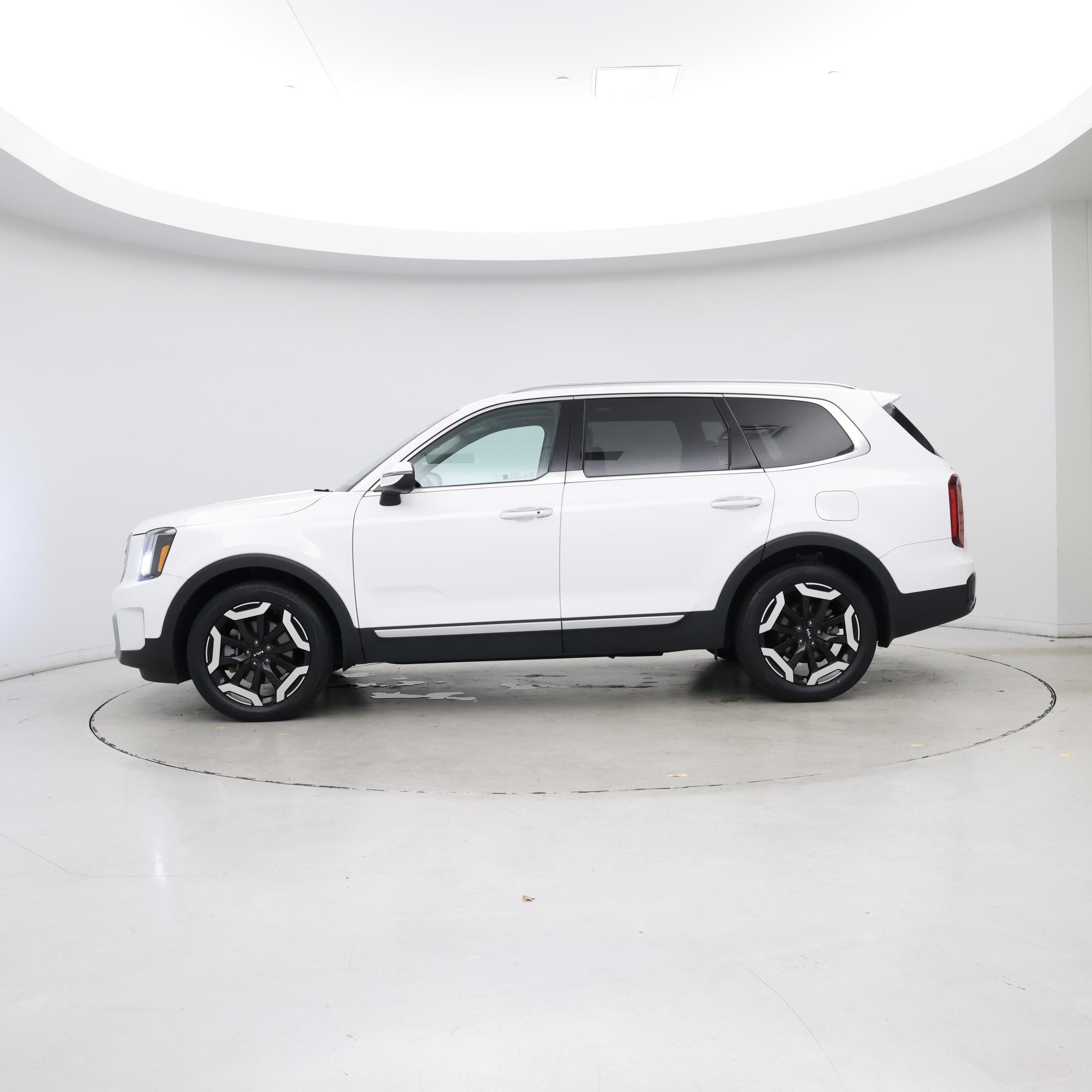 Thumbnail: 2023 Kia Telluride - 3