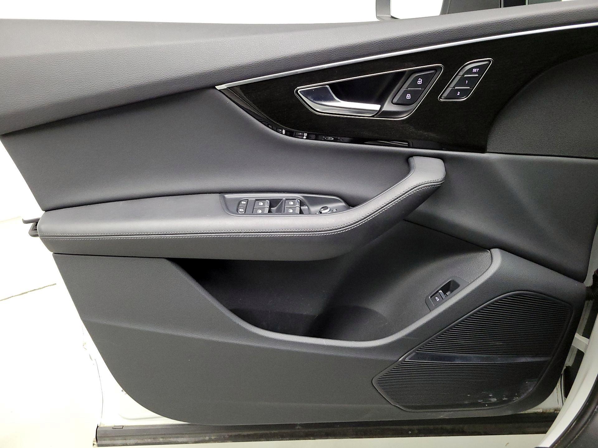 Thumbnail: 2023 Audi Q7 - 12