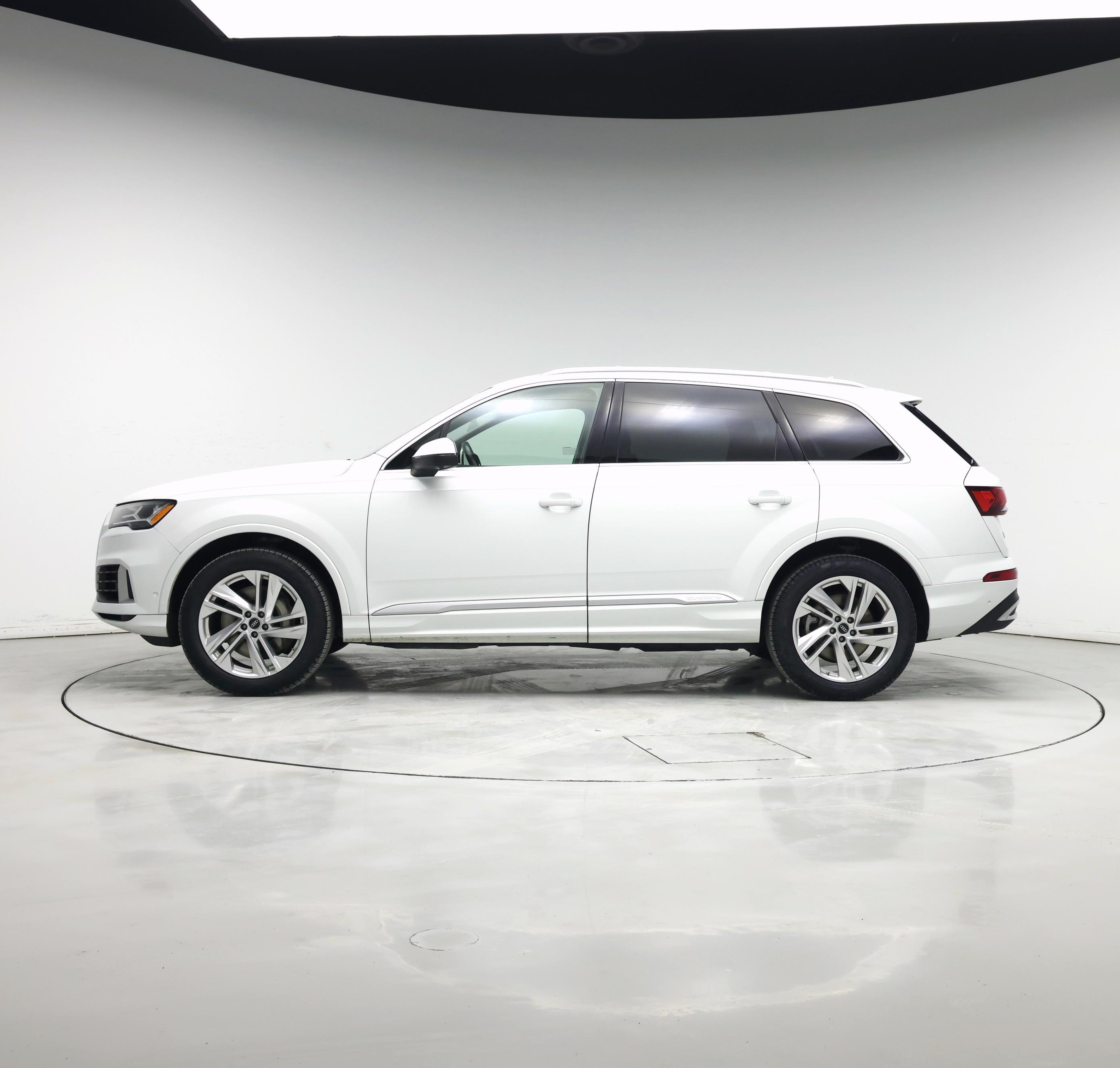 Thumbnail: 2023 Audi Q7 - 3