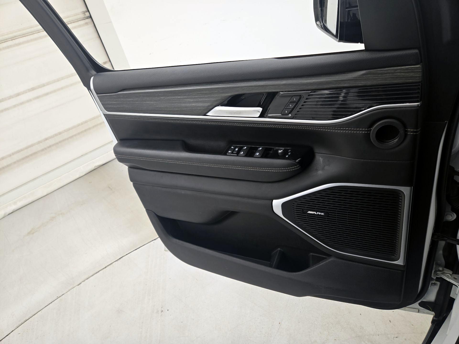 Thumbnail: 2024 Jeep Wagoneer - 12