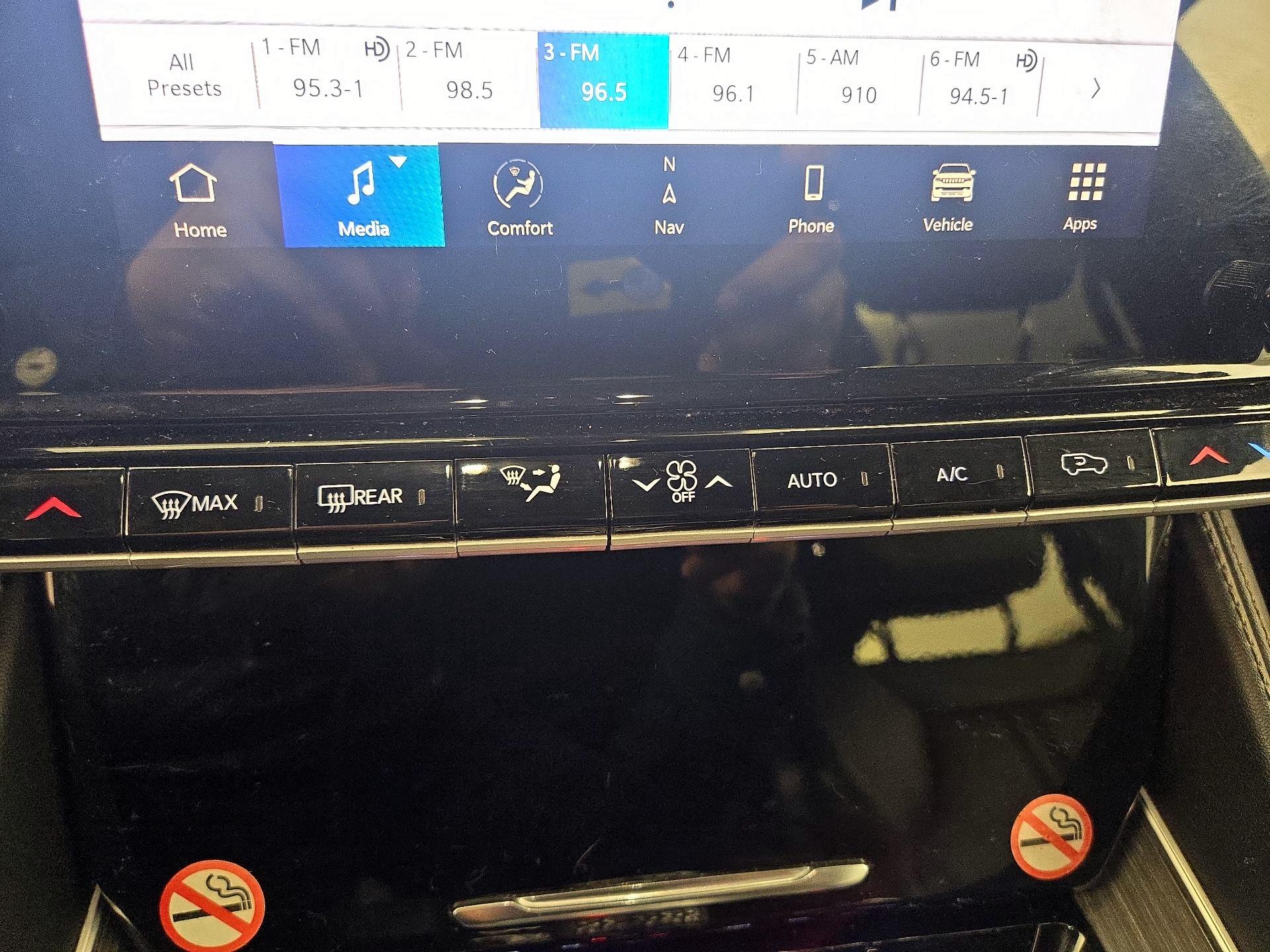 Thumbnail: 2024 Jeep Wagoneer - 17