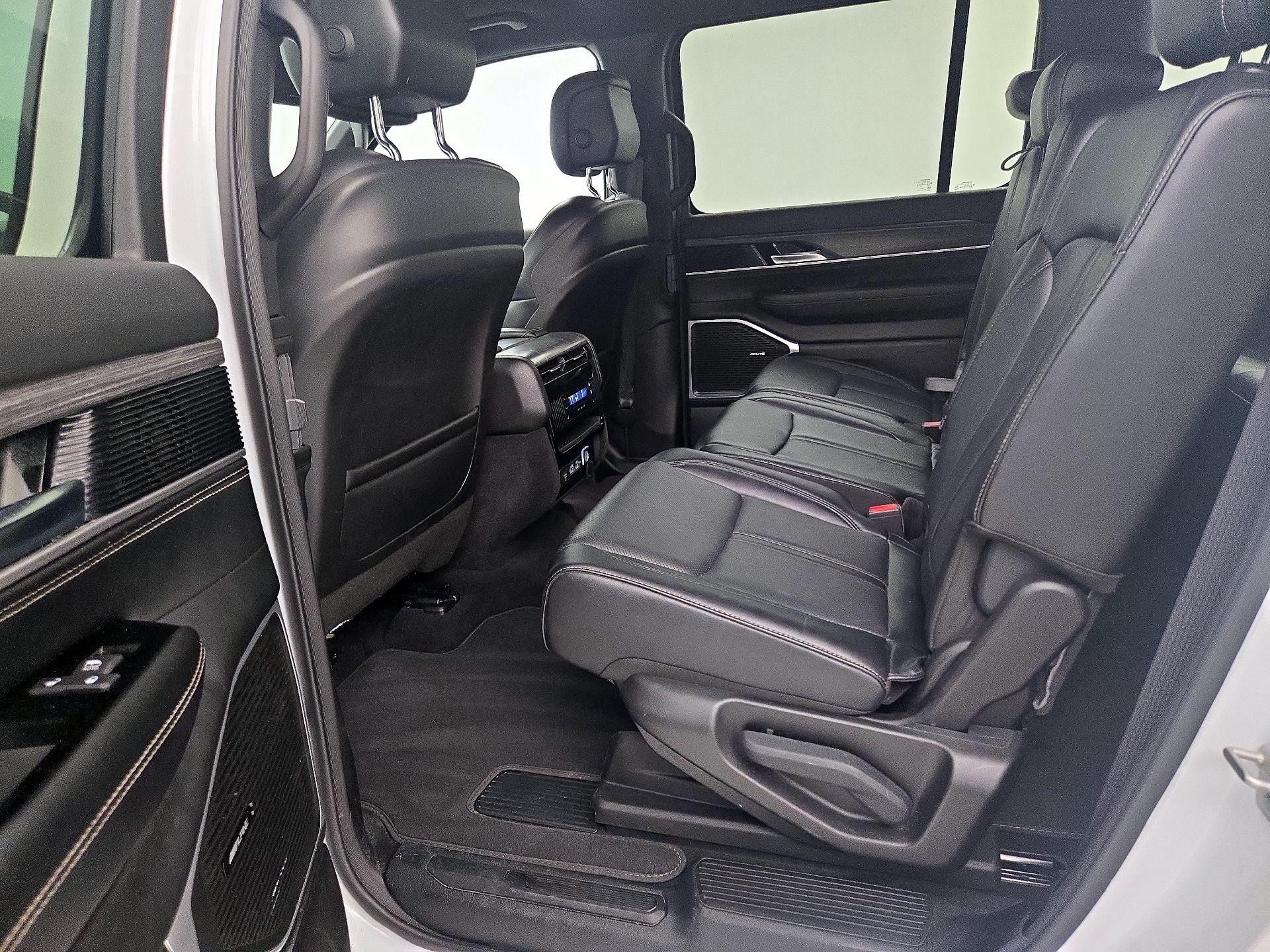 Thumbnail: 2024 Jeep Wagoneer - 20