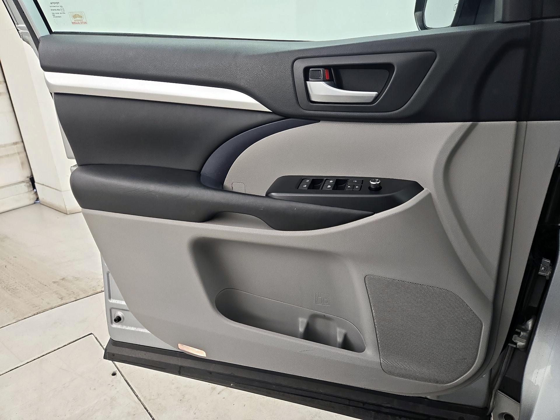 Thumbnail: 2018 Toyota Highlander - 12