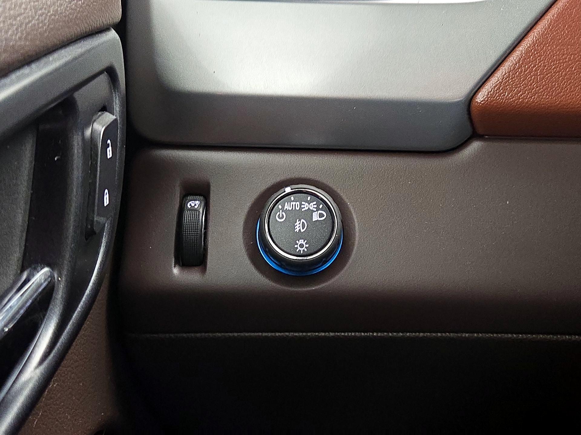 Thumbnail: 2015 Chevrolet Tahoe - 13