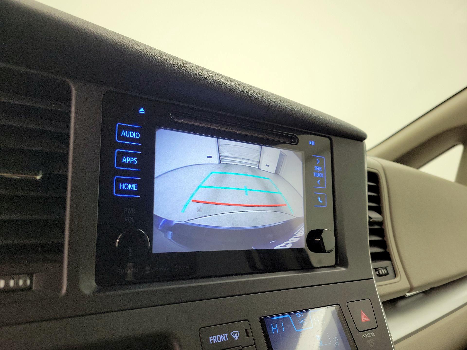 Thumbnail: 2017 Toyota Sienna - 14