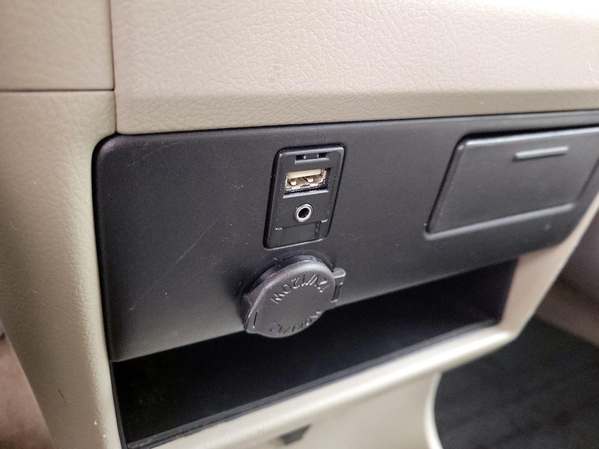 Thumbnail: 2017 Toyota Sienna - 18