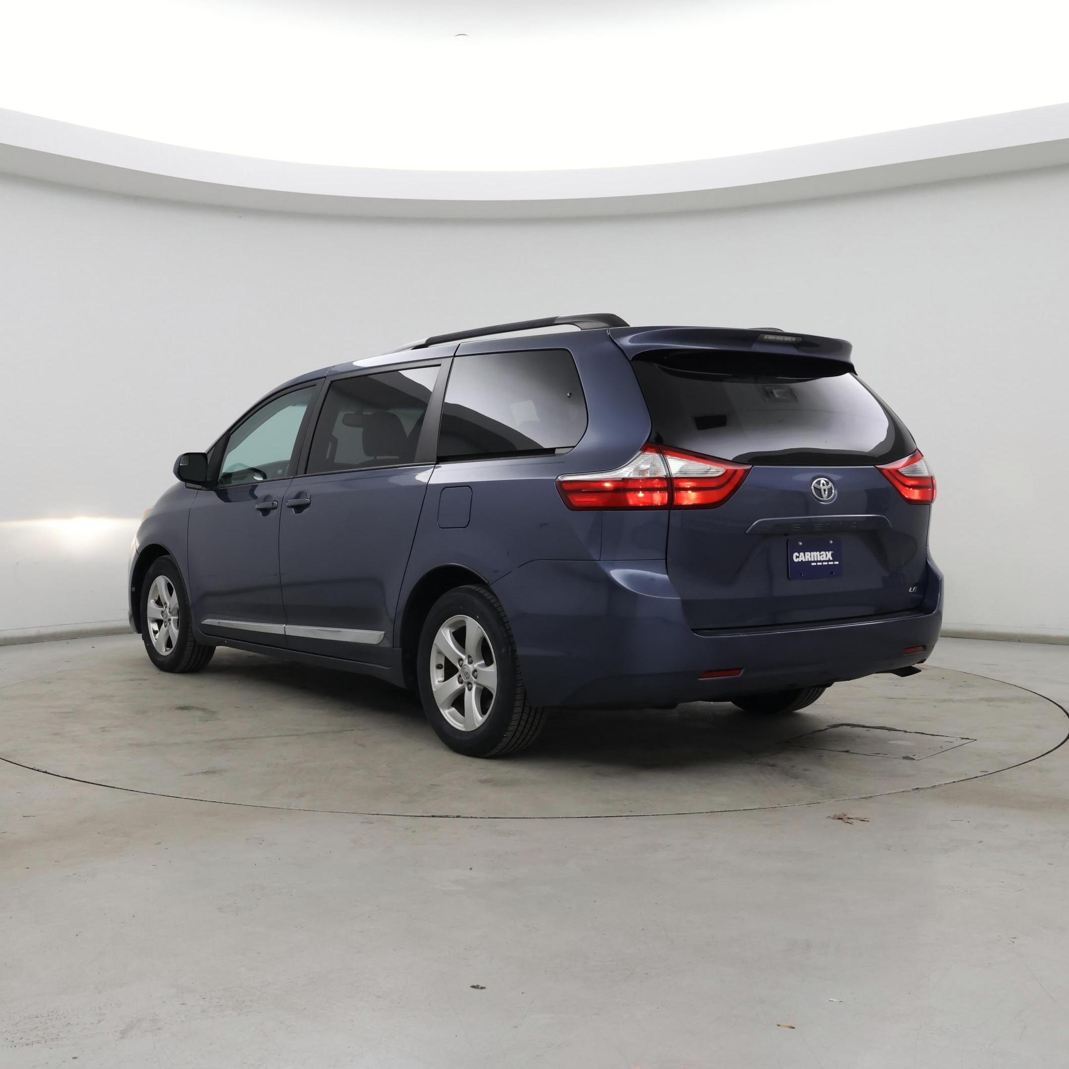 Thumbnail: 2017 Toyota Sienna - 2