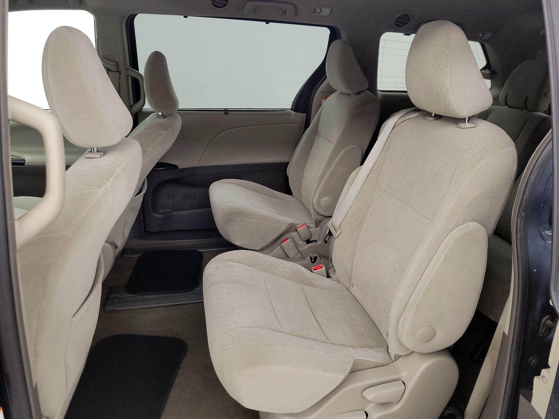 Thumbnail: 2017 Toyota Sienna - 19