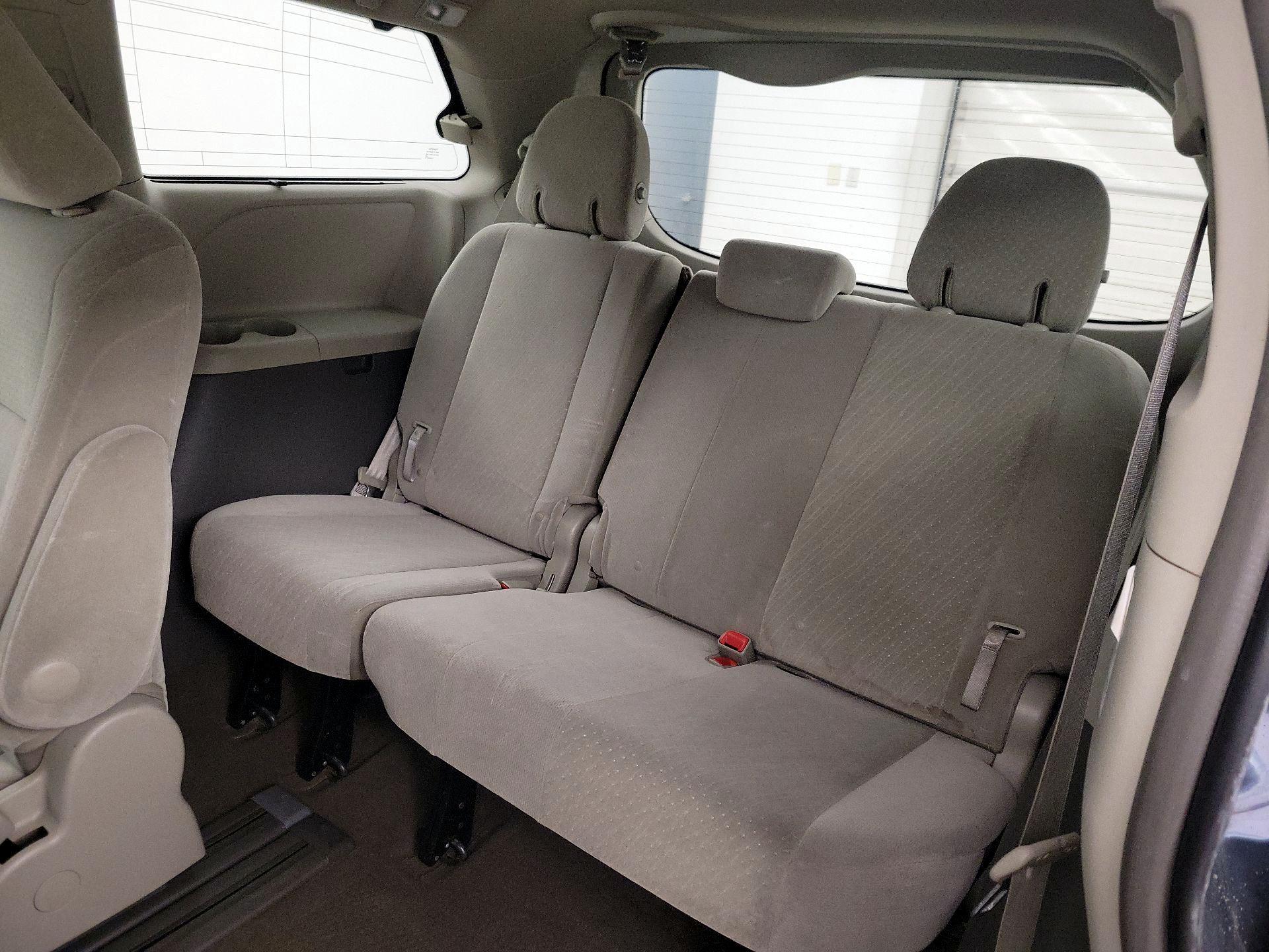 Thumbnail: 2017 Toyota Sienna - 20