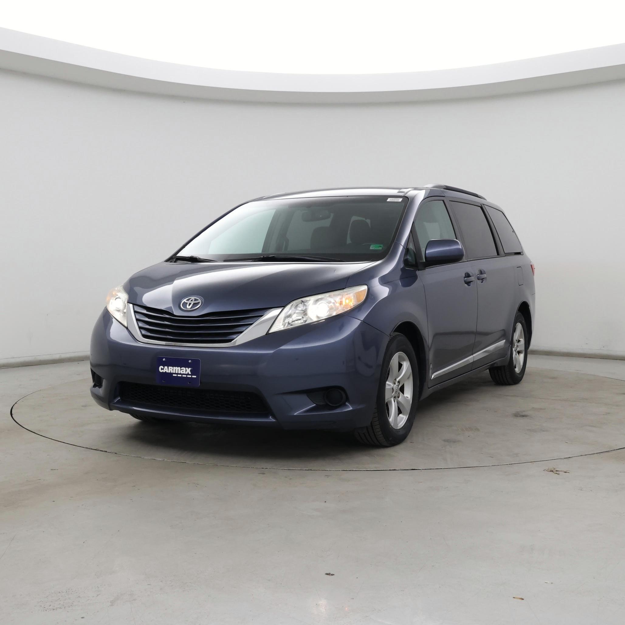 Thumbnail: 2017 Toyota Sienna - 4