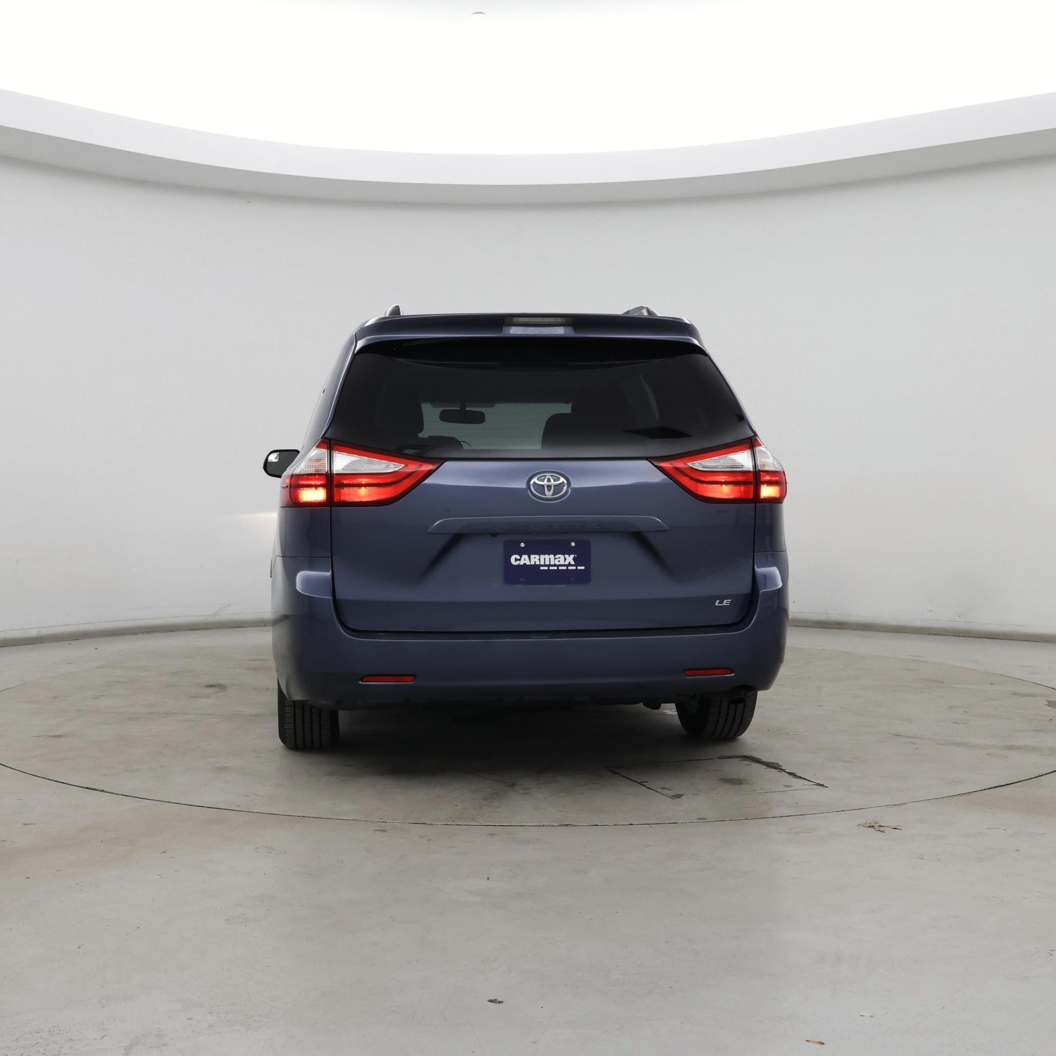 Thumbnail: 2017 Toyota Sienna - 6