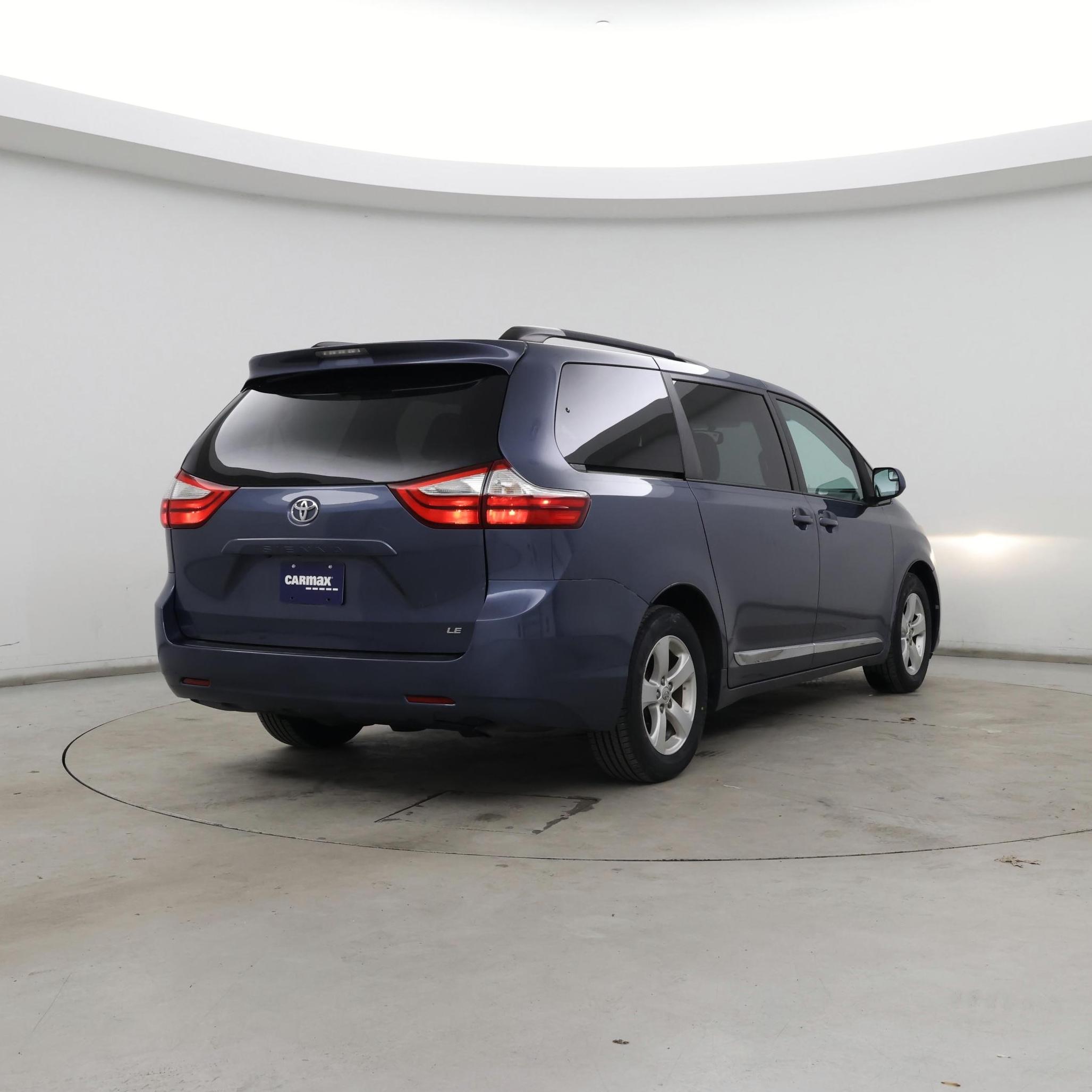 Thumbnail: 2017 Toyota Sienna - 8