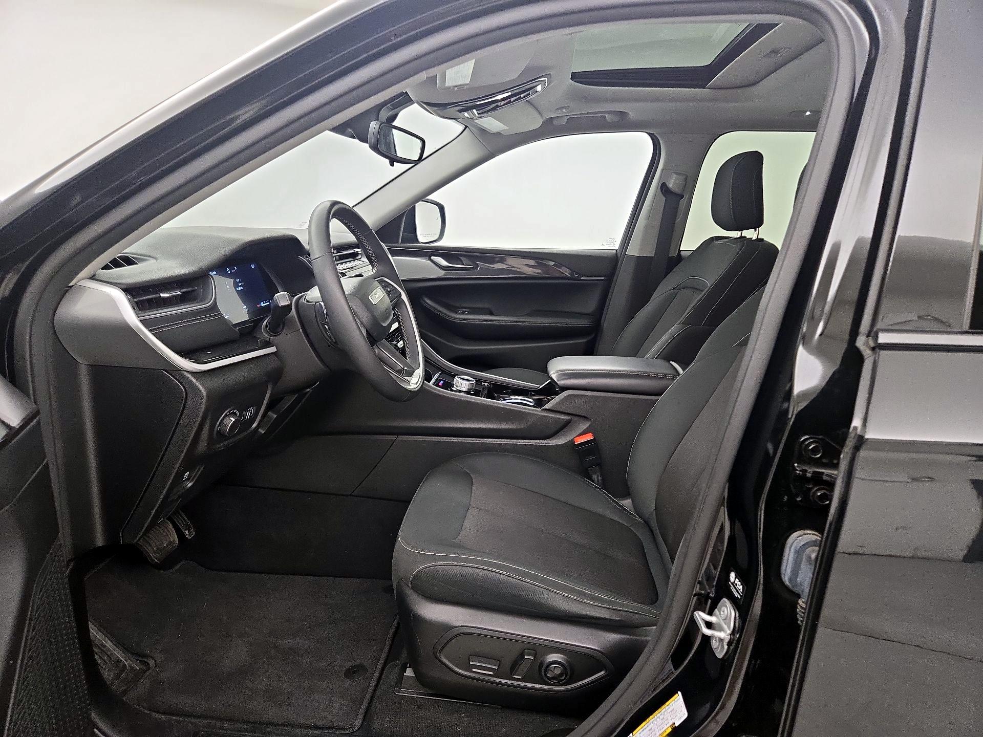 Thumbnail: 2023 Jeep Grand Cherokee - 11