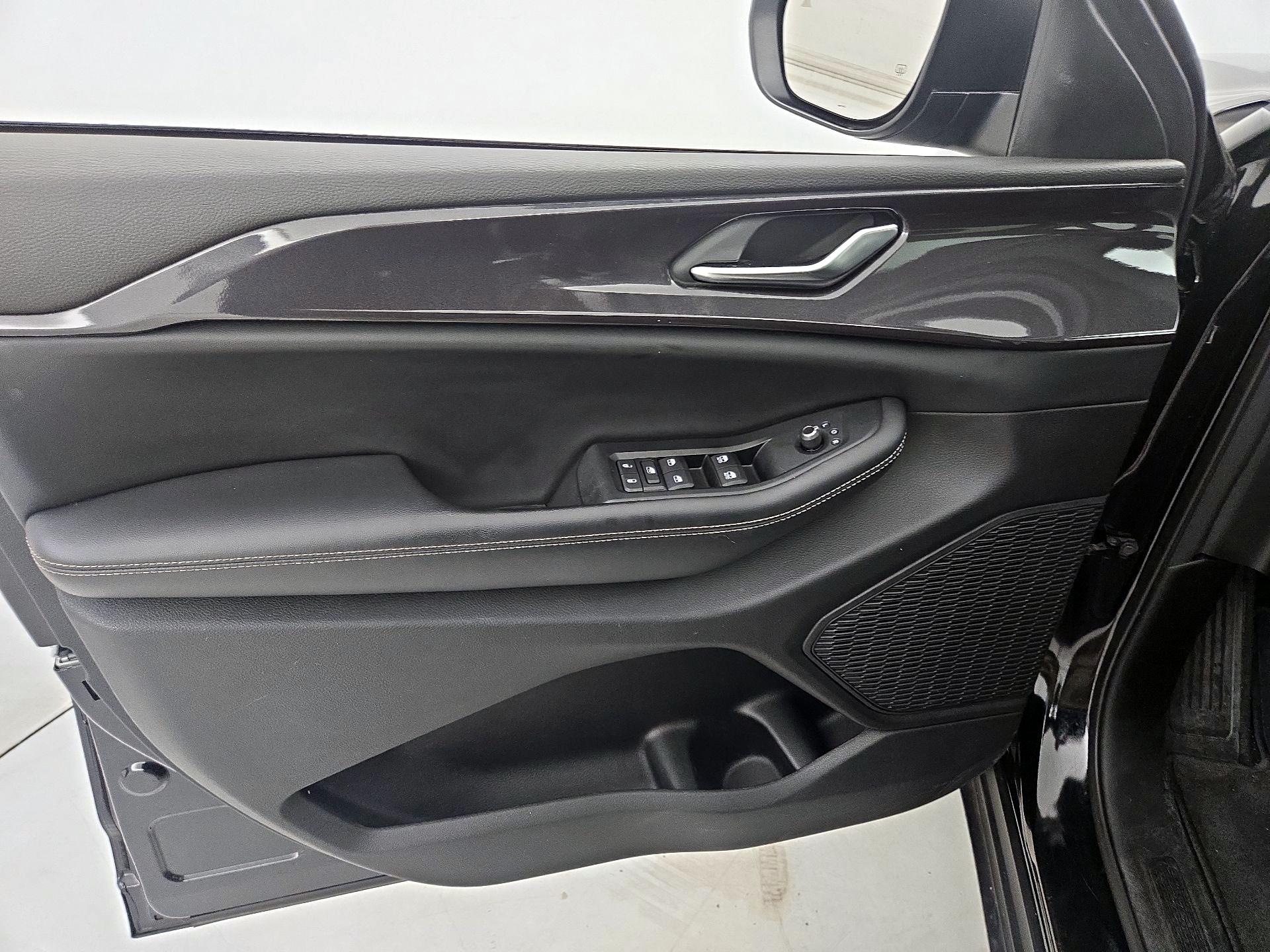 Thumbnail: 2023 Jeep Grand Cherokee - 12