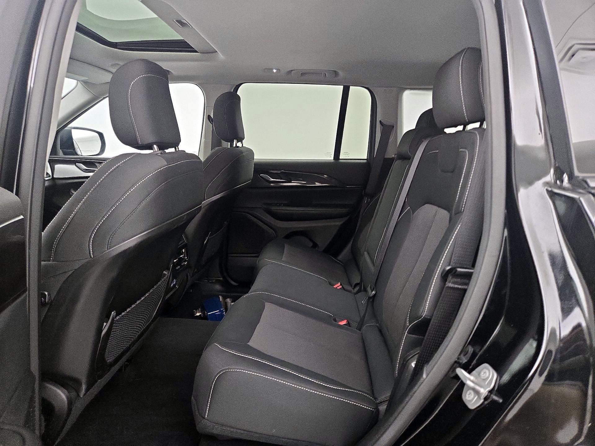 Thumbnail: 2023 Jeep Grand Cherokee - 20