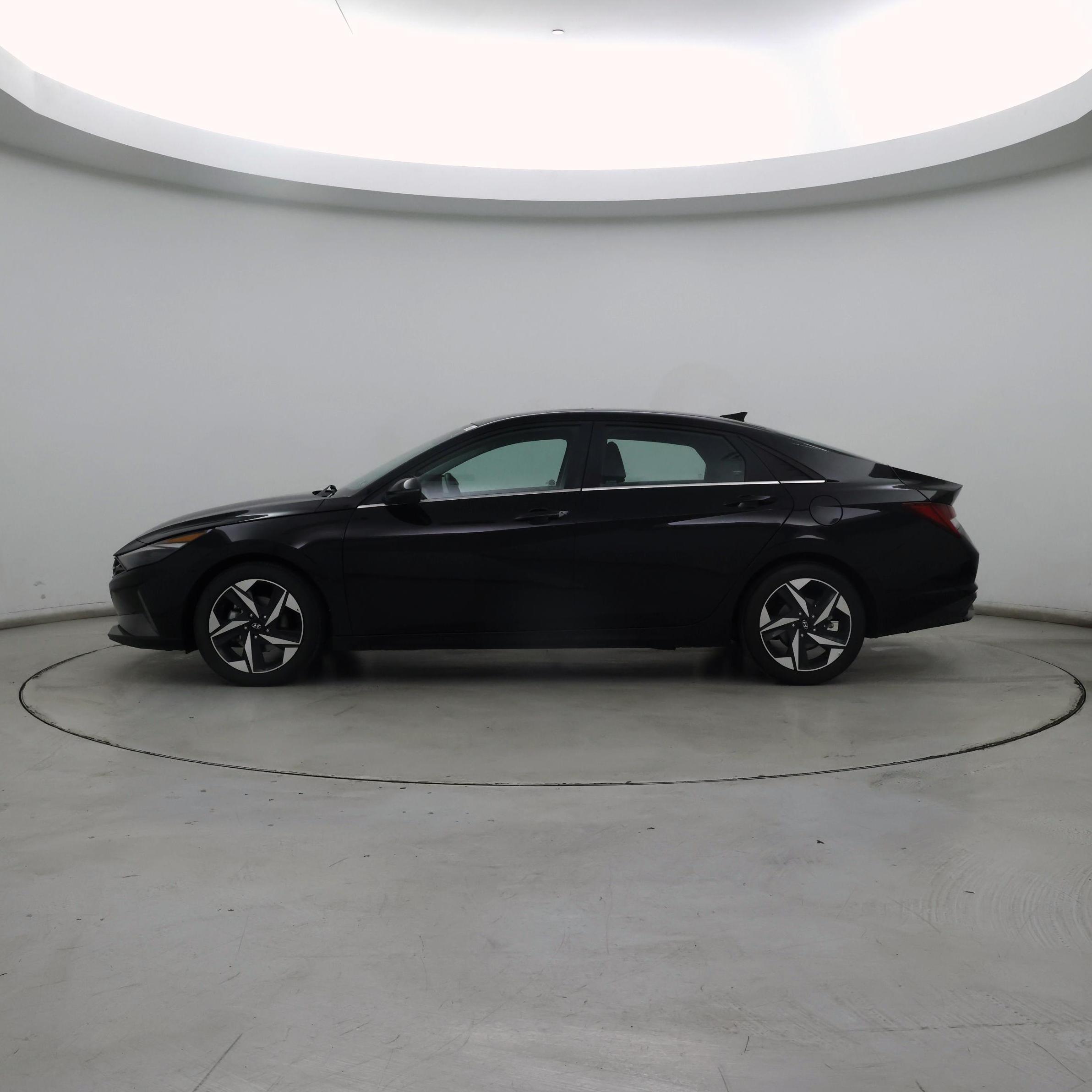 Thumbnail: 2023 Hyundai Elantra - 3