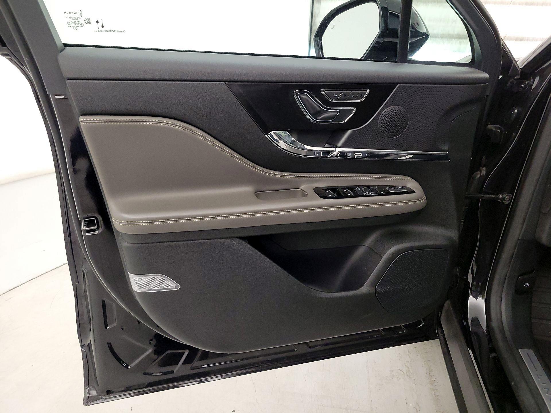 Thumbnail: 2024 Lincoln Corsair - 12